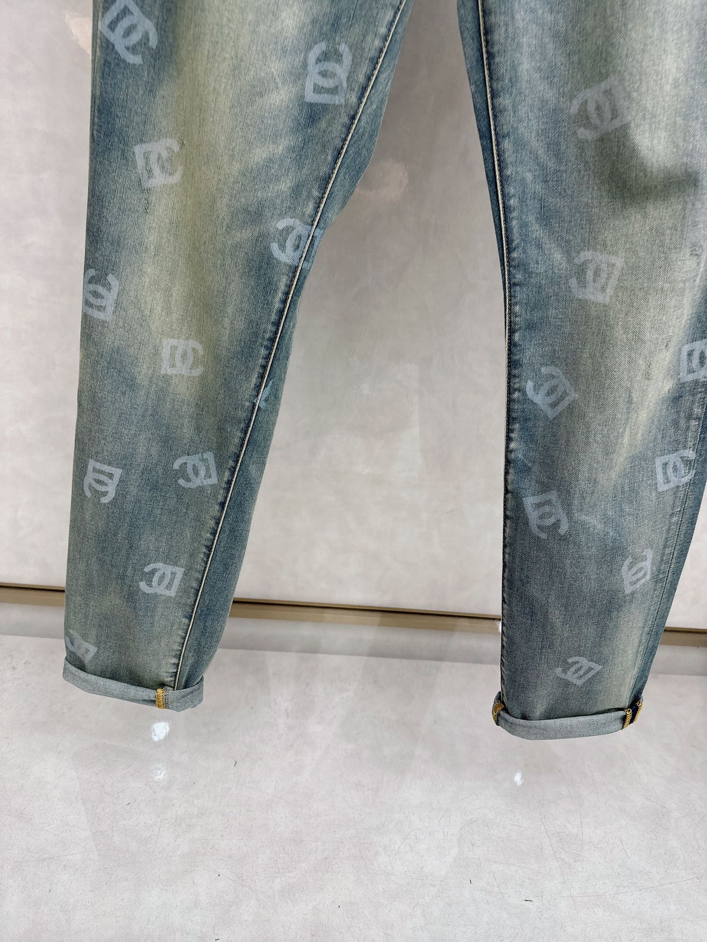 DG 2026春夏最新推出男士休闲牛仔裤新品！重工水洗牛仔裤！定制面料和一般牛仔布料比起来，更加柔软舒适