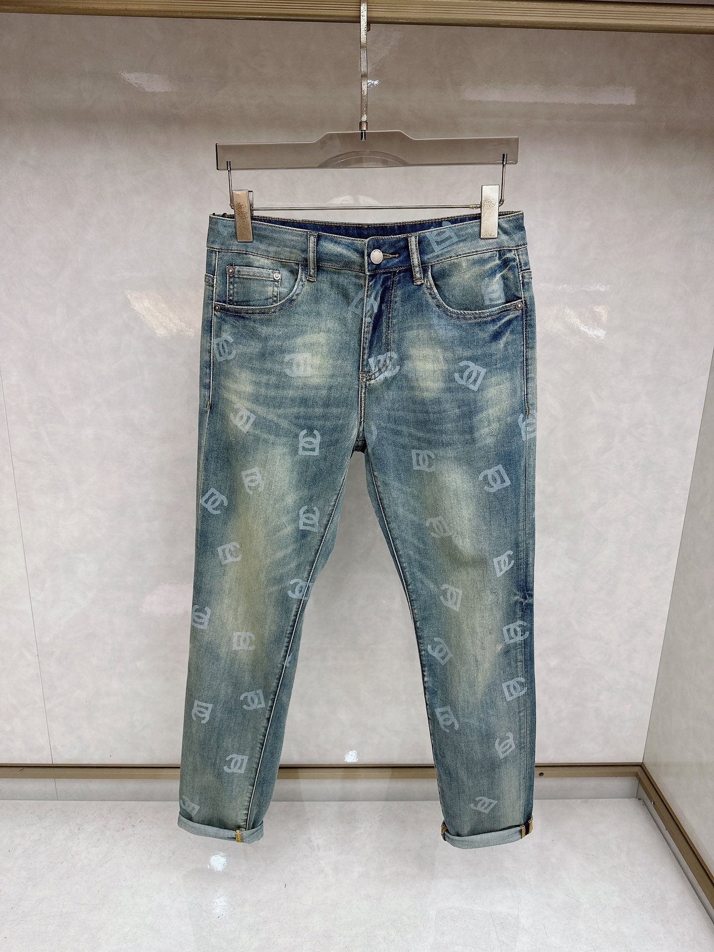 DG 2026春夏最新推出男士休闲牛仔裤新品！重工水洗牛仔裤！定制面料和一般牛仔布料比起来，更加柔软舒适