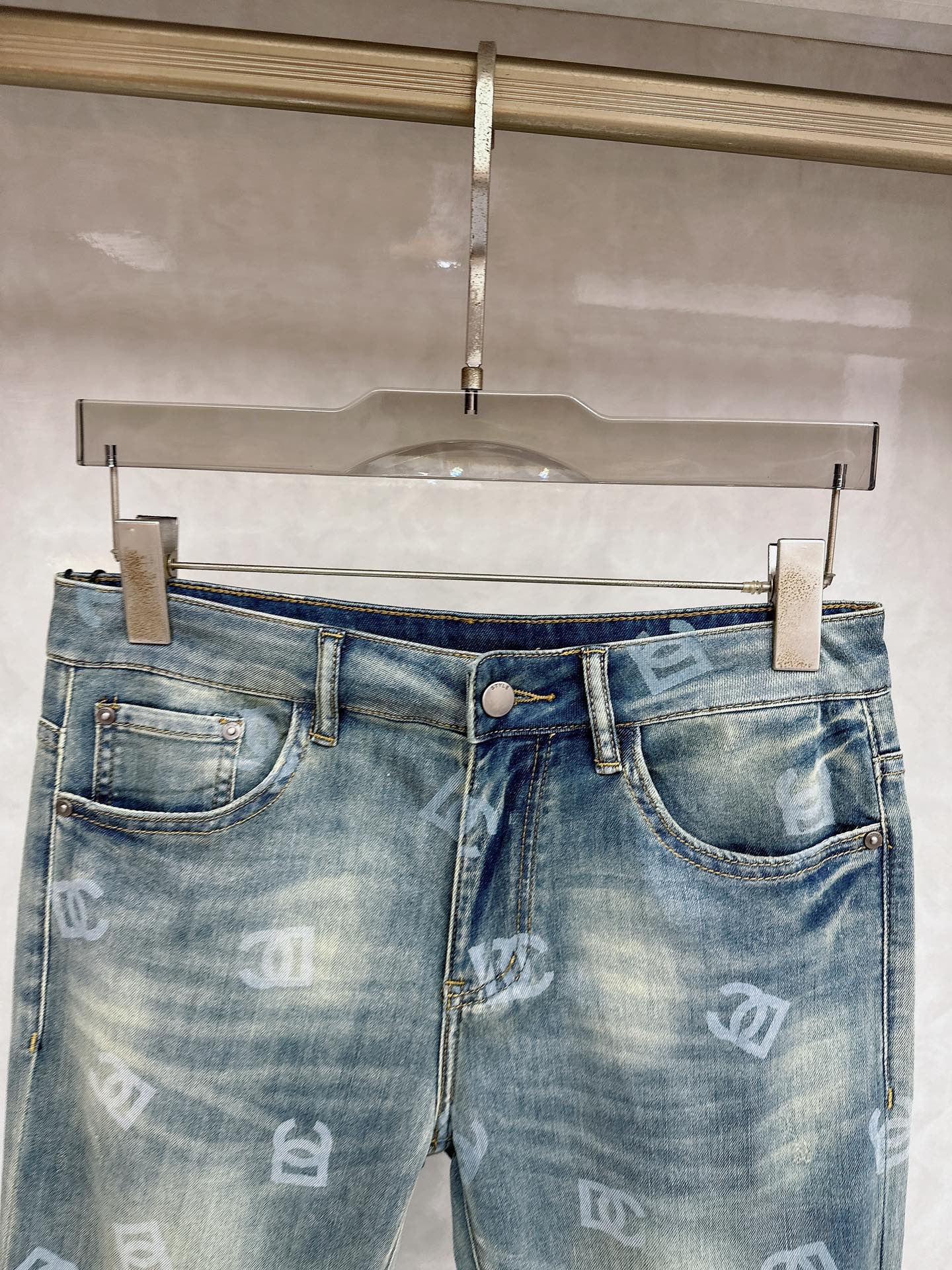 DG 2026春夏最新推出男士休闲牛仔裤新品！重工水洗牛仔裤！定制面料和一般牛仔布料比起来，更加柔软舒适