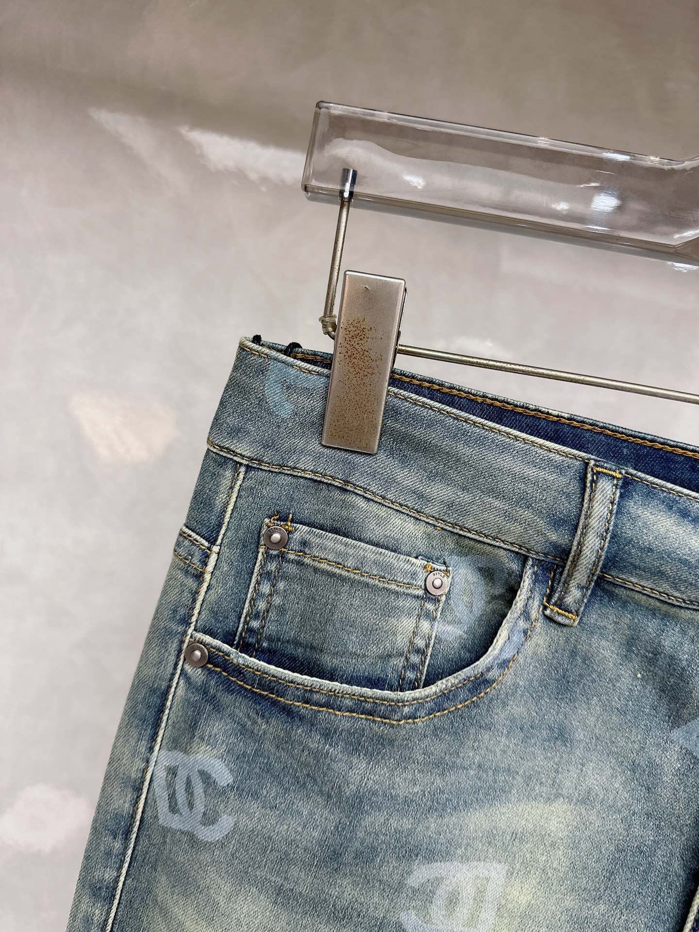 DG 2026春夏最新推出男士休闲牛仔裤新品！重工水洗牛仔裤！定制面料和一般牛仔布料比起来，更加柔软舒适