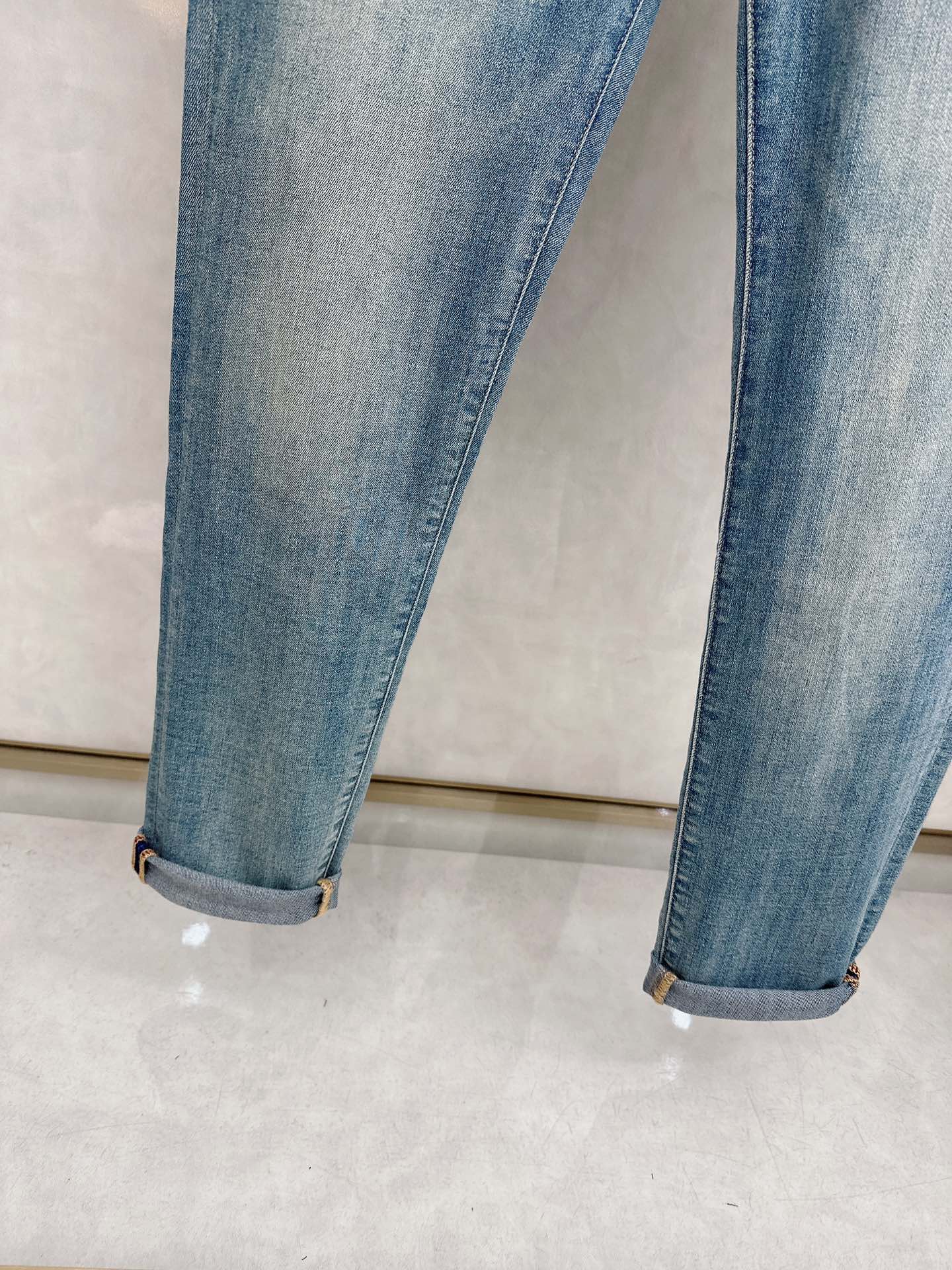 范思哲 2026春夏最新推出男士休闲牛仔裤新品！重工水洗牛仔裤！定制面料和一般牛仔布料比起来，更加柔软舒