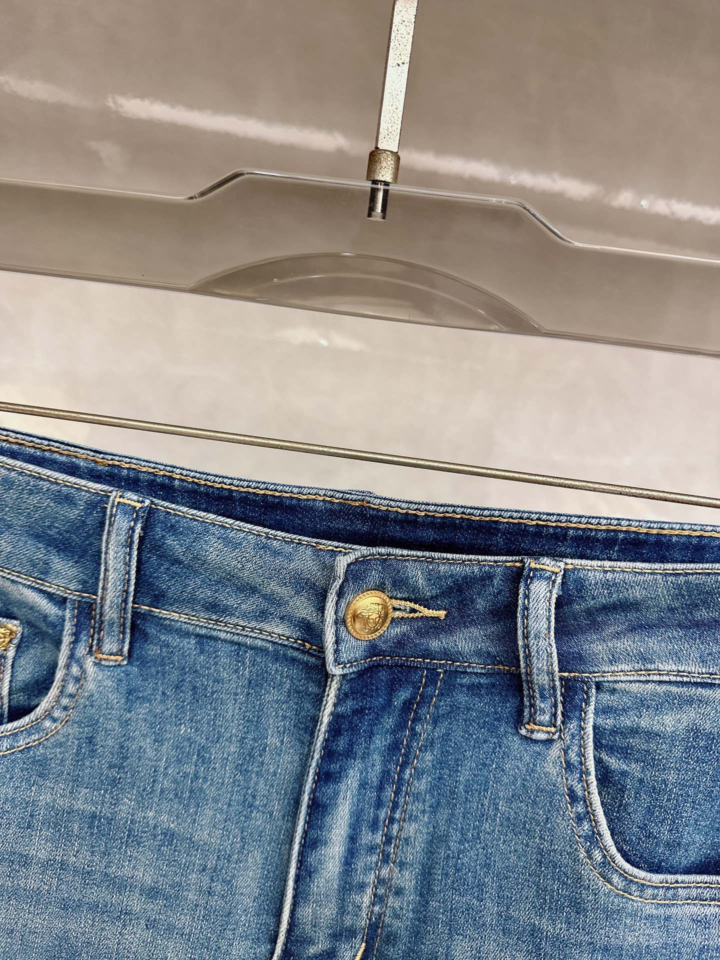 范思哲 2026春夏最新推出男士休闲牛仔裤新品！重工水洗牛仔裤！定制面料和一般牛仔布料比起来，更加柔软舒