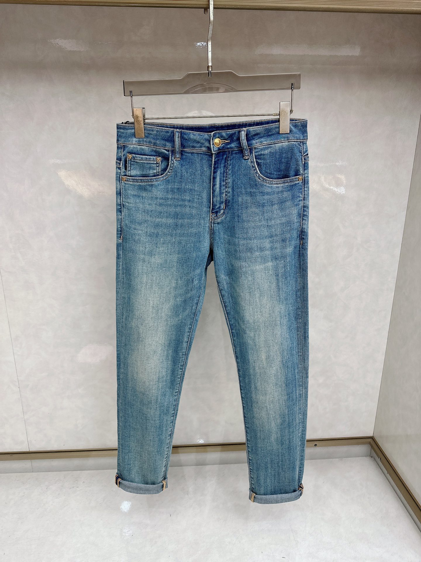 范思哲 2026春夏最新推出男士休闲牛仔裤新品！重工水洗牛仔裤！定制面料和一般牛仔布料比起来，更加柔软舒