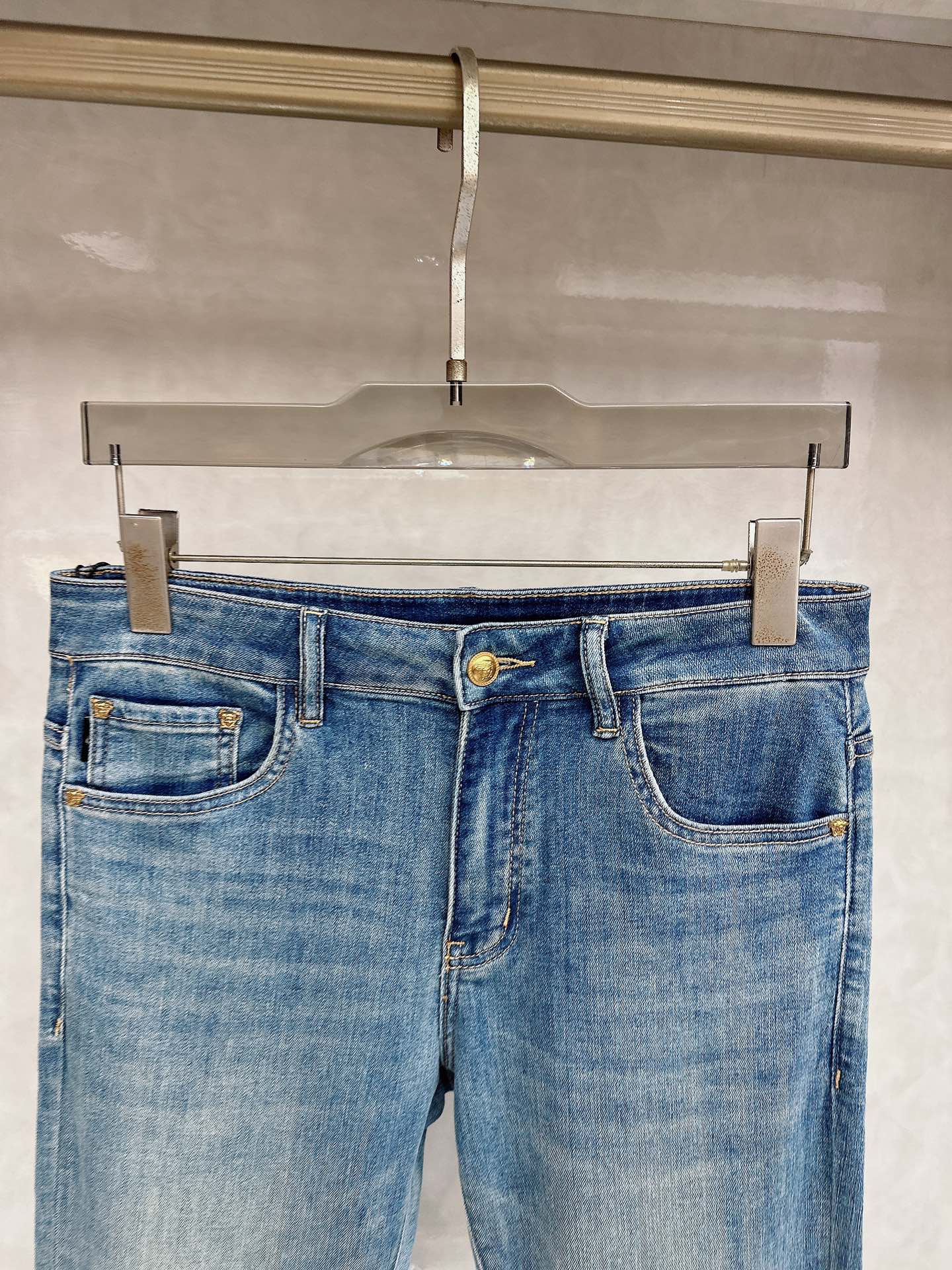 范思哲 2026春夏最新推出男士休闲牛仔裤新品！重工水洗牛仔裤！定制面料和一般牛仔布料比起来，更加柔软舒