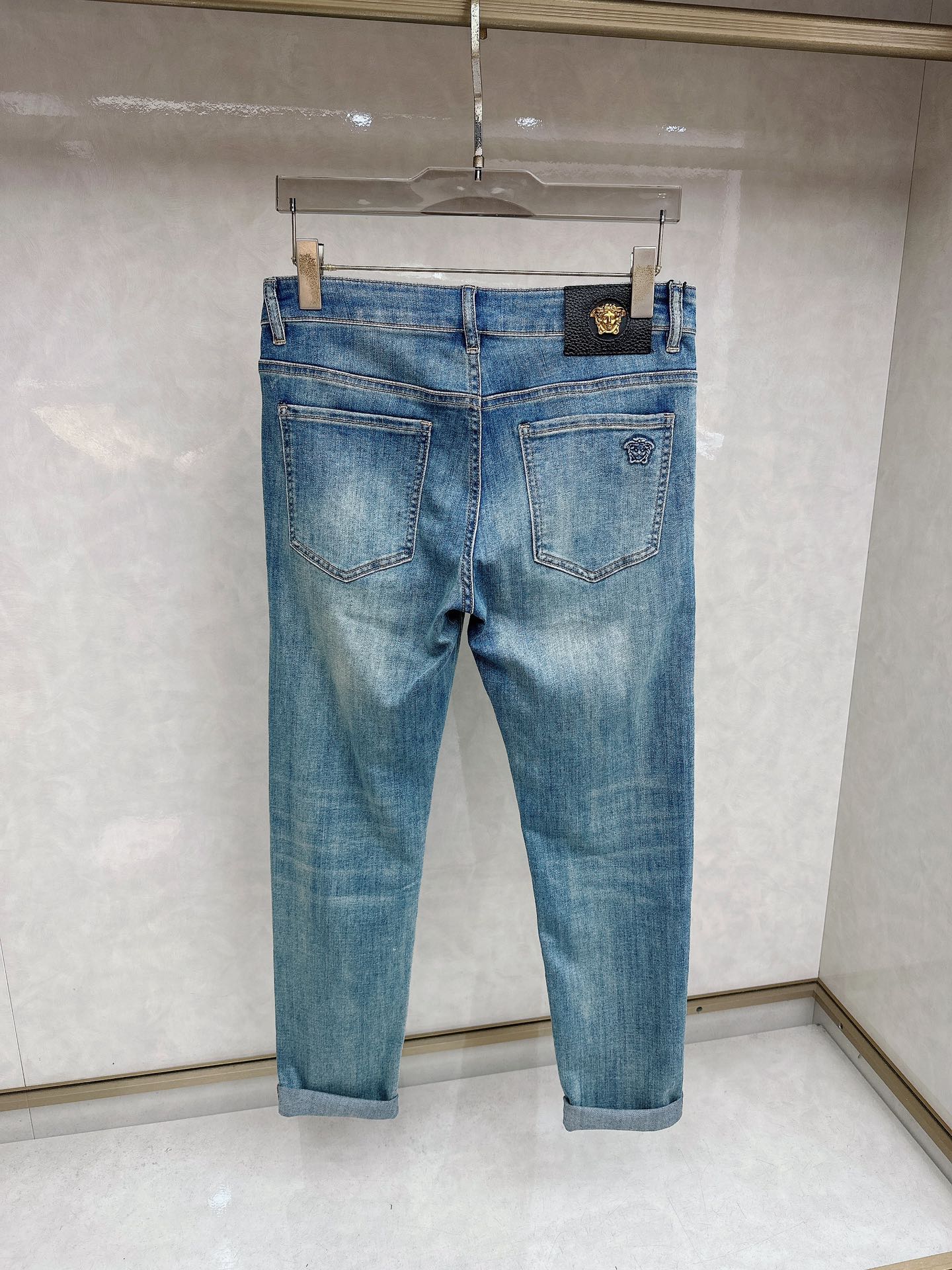 范思哲 2026春夏最新推出男士休闲牛仔裤新品！重工水洗牛仔裤！定制面料和一般牛仔布料比起来，更加柔软舒