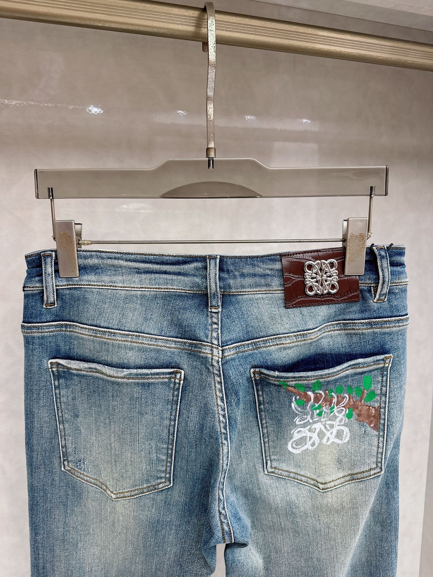 罗意威 2026春夏最新推出男士休闲牛仔裤新品！重工水洗牛仔裤！定制面料和一般牛仔布料比起来，更加柔软舒