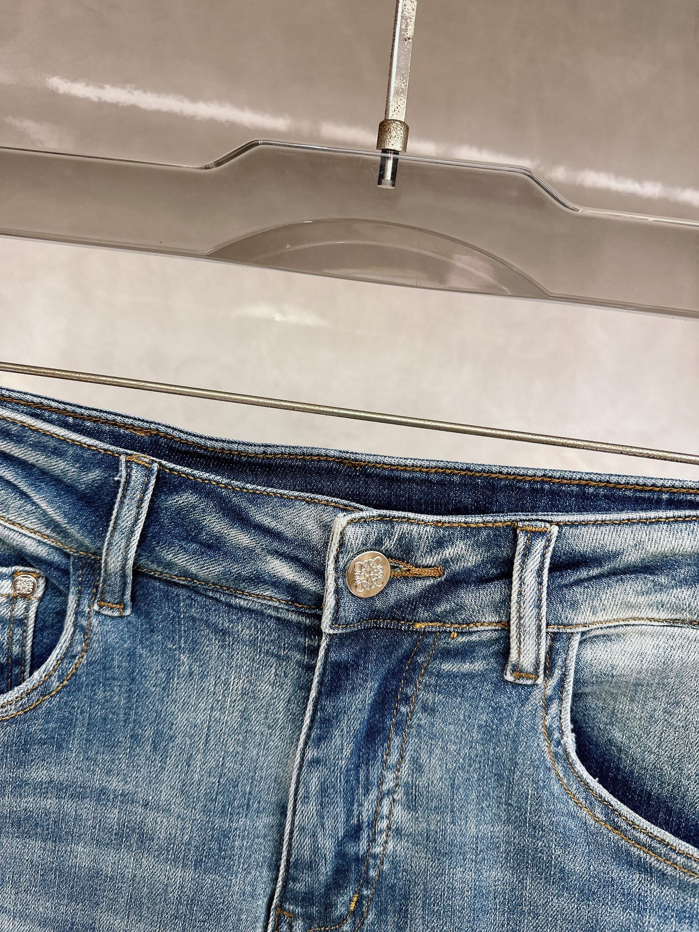 罗意威 2026春夏最新推出男士休闲牛仔裤新品！重工水洗牛仔裤！定制面料和一般牛仔布料比起来，更加柔软舒