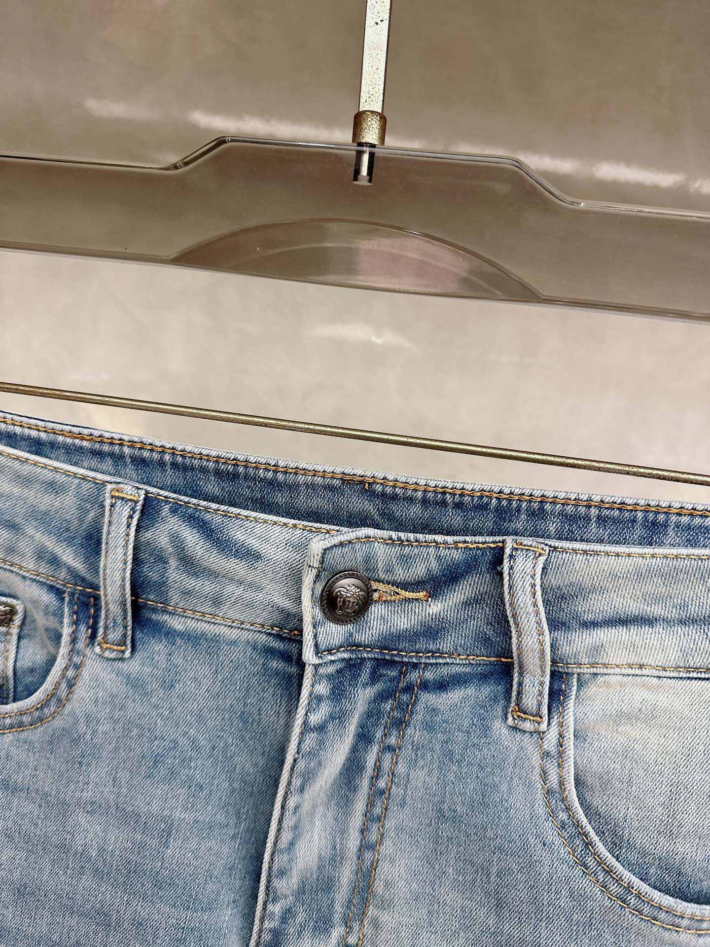 范思哲 2026春夏最新推出男士休闲牛仔裤新品！重工水洗牛仔裤！定制面料和一般牛仔布料比起来，更加柔软舒