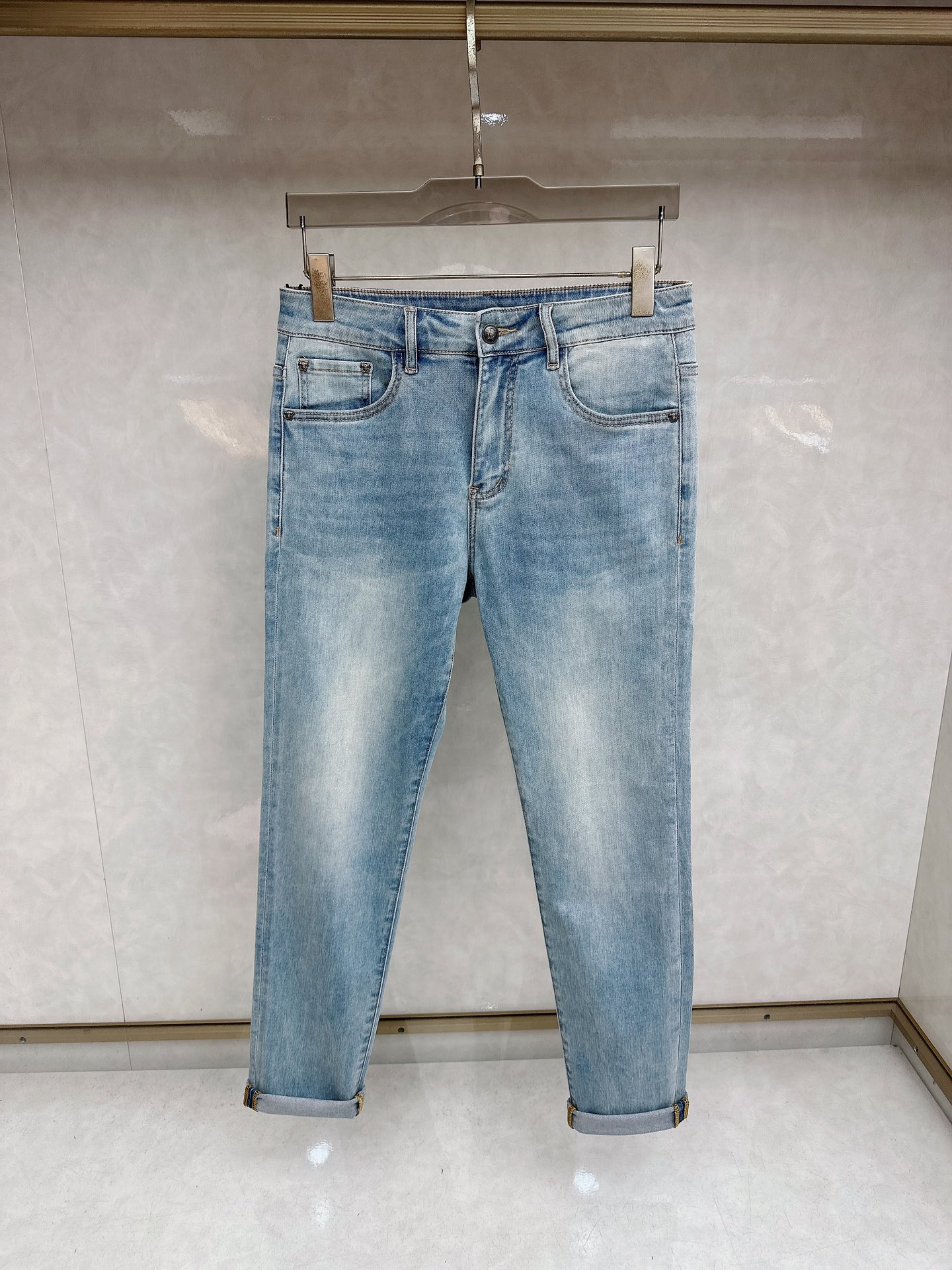 范思哲 2026春夏最新推出男士休闲牛仔裤新品！重工水洗牛仔裤！定制面料和一般牛仔布料比起来，更加柔软舒