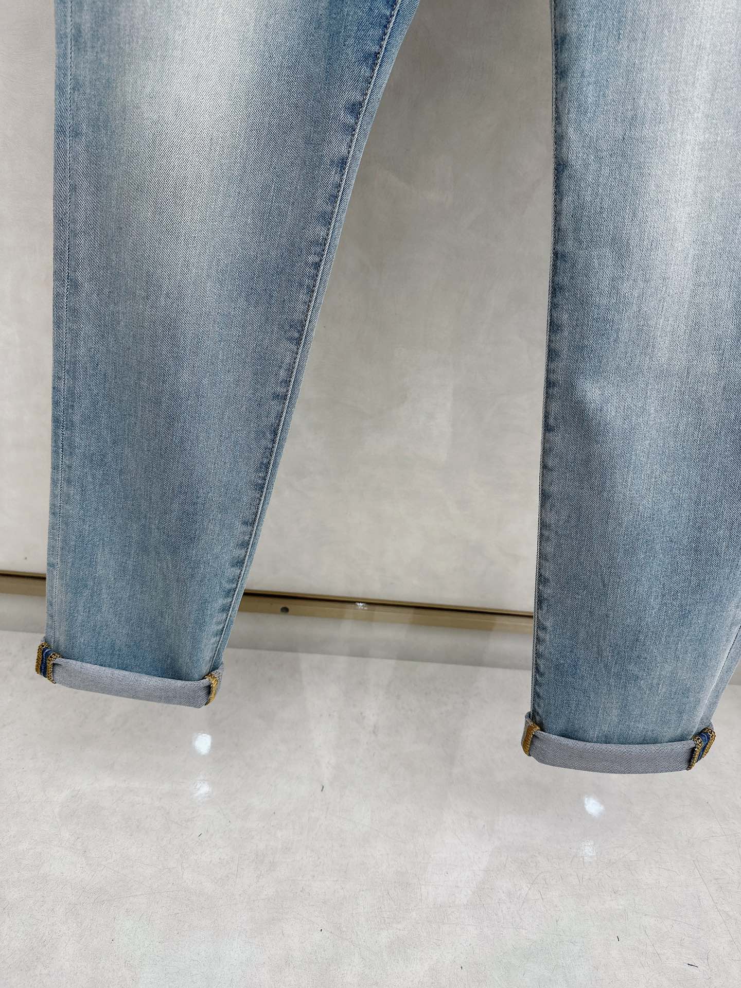 范思哲 2026春夏最新推出男士休闲牛仔裤新品！重工水洗牛仔裤！定制面料和一般牛仔布料比起来，更加柔软舒