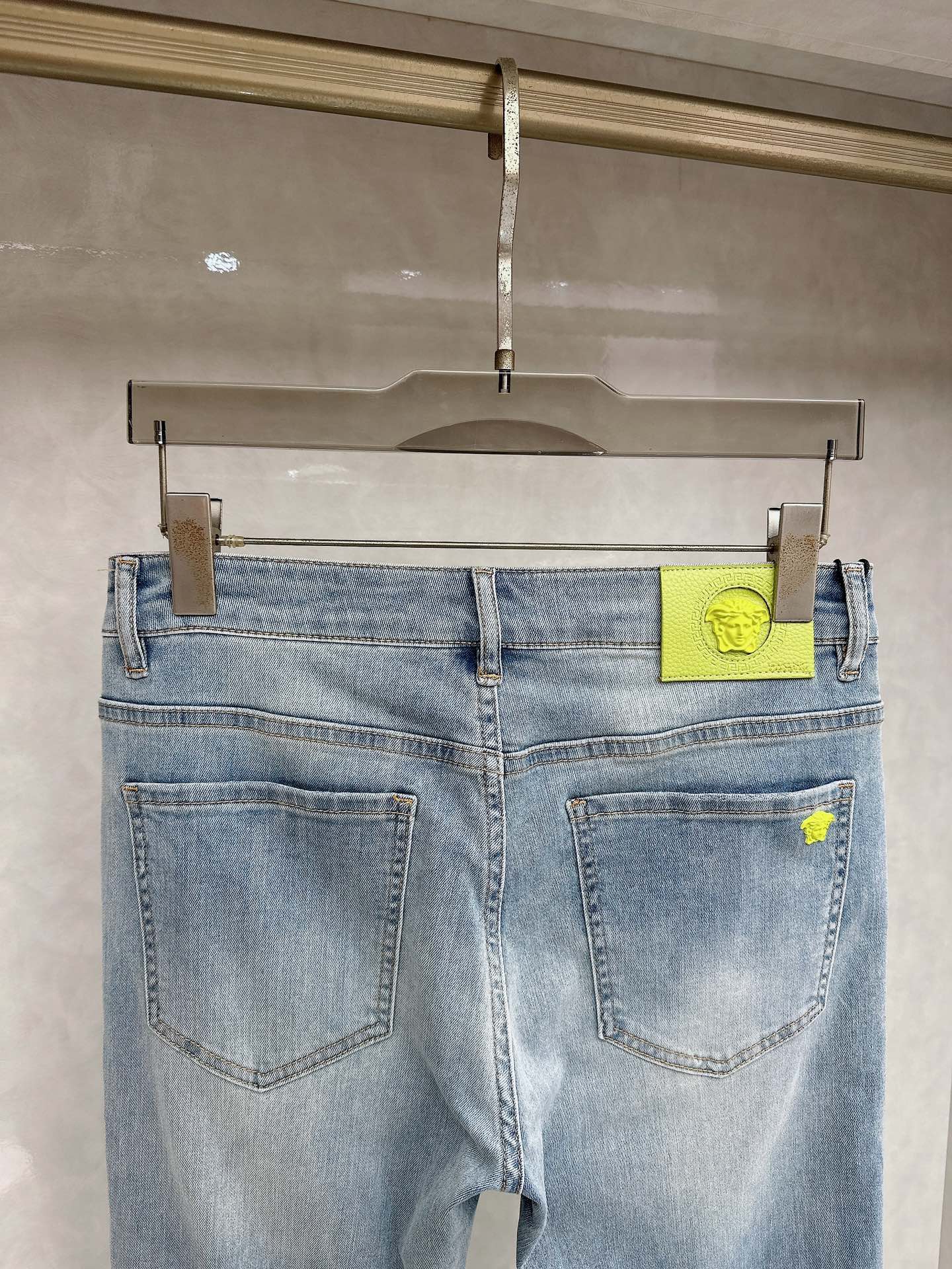 范思哲 2026春夏最新推出男士休闲牛仔裤新品！重工水洗牛仔裤！定制面料和一般牛仔布料比起来，更加柔软舒