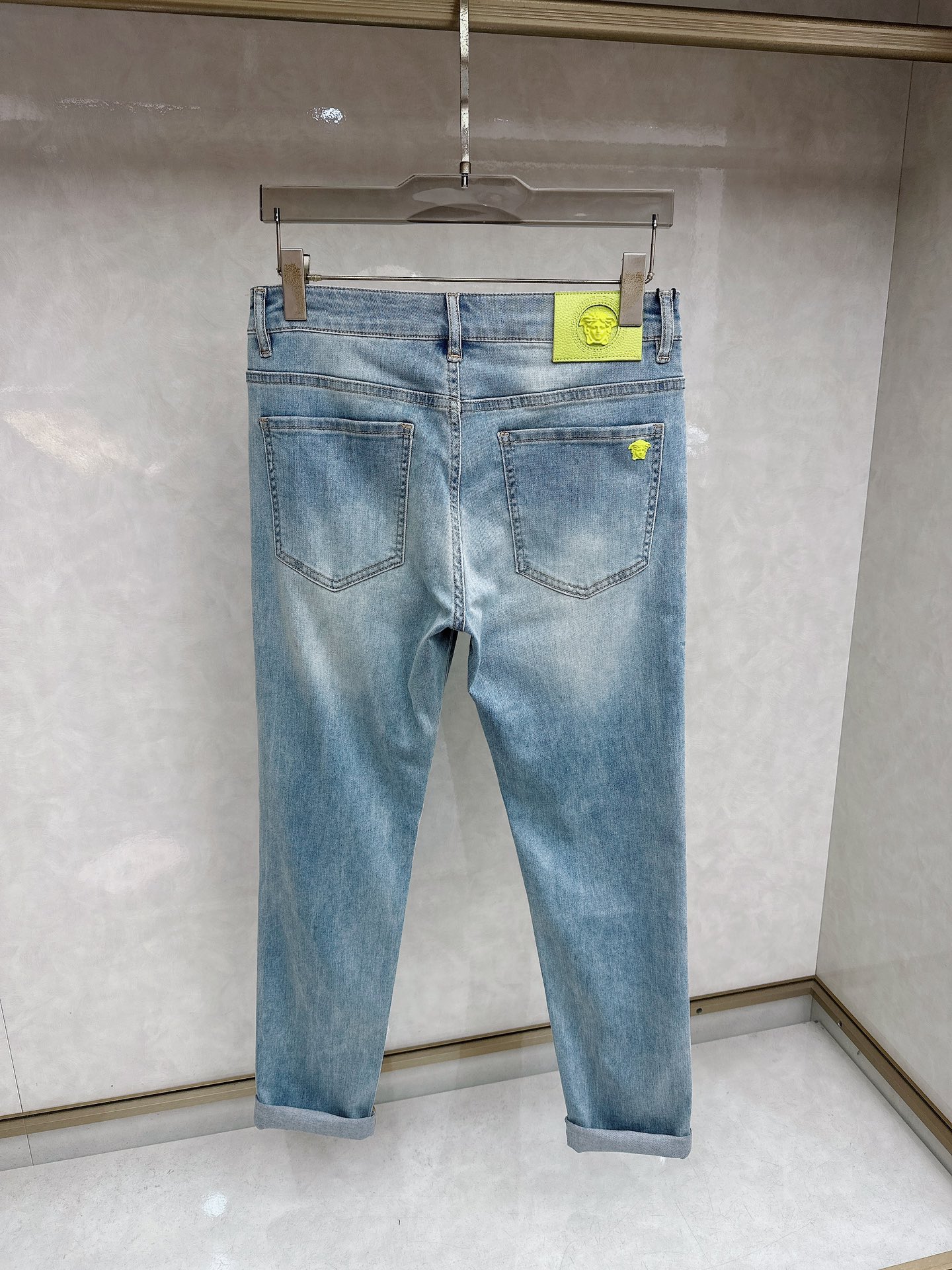 范思哲 2026春夏最新推出男士休闲牛仔裤新品！重工水洗牛仔裤！定制面料和一般牛仔布料比起来，更加柔软舒