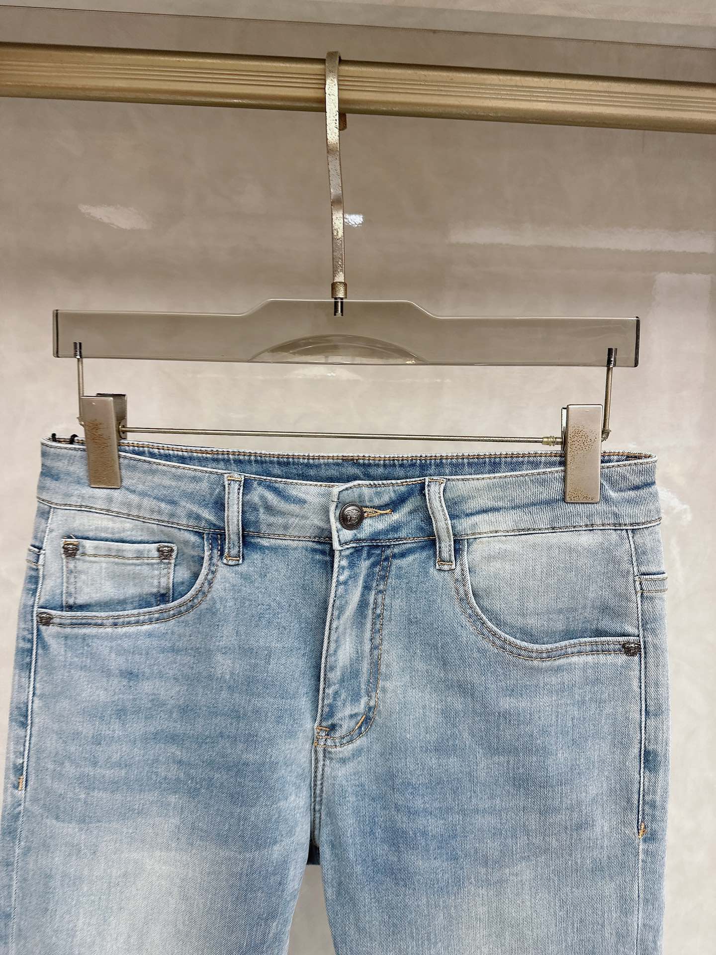 范思哲 2026春夏最新推出男士休闲牛仔裤新品！重工水洗牛仔裤！定制面料和一般牛仔布料比起来，更加柔软舒