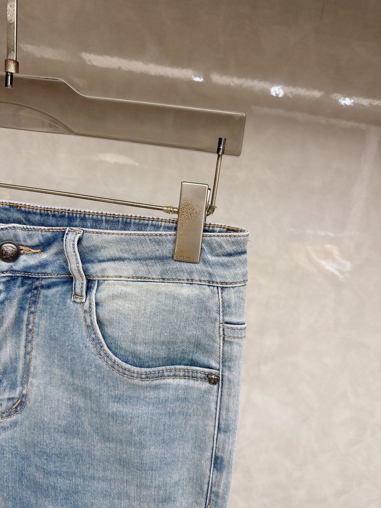 范思哲 2026春夏最新推出男士休闲牛仔裤新品！重工水洗牛仔裤！定制面料和一般牛仔布料比起来，更加柔软舒