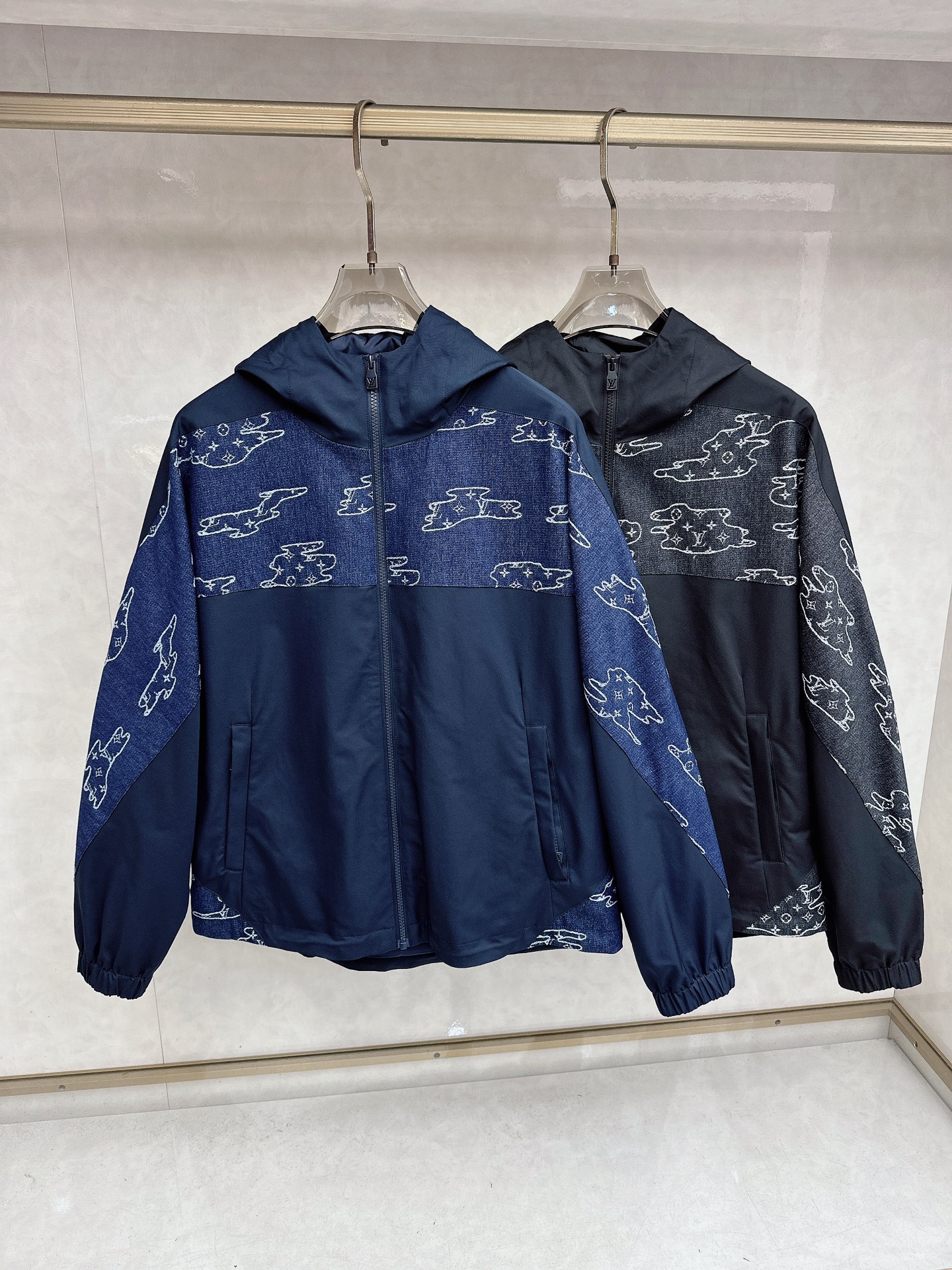 NO:876470,LV 2026ss spring new jacket denim jacket full high-end version!  Haute couture counter fabric accessories, high breathability and comfort, impeccable details, exquisite workmanship and complex craftsmanship, casual tailoring, awesome upper body shape, color black blue, code size 48-56,, louis vuitton, jackets & coats, jackets & coats,19860909LV 2026ss春季新款夹克牛仔外套 全高端版本！高定专柜面料辅料,透气舒适度高,细节无可挑剔,做工考究工艺复杂,呈现休闲裁剪,上身版型超赞 颜色黑色 蓝色 码数48-56,,louis vuitton,jackets & coats,jackets & coats,,Men's clothing