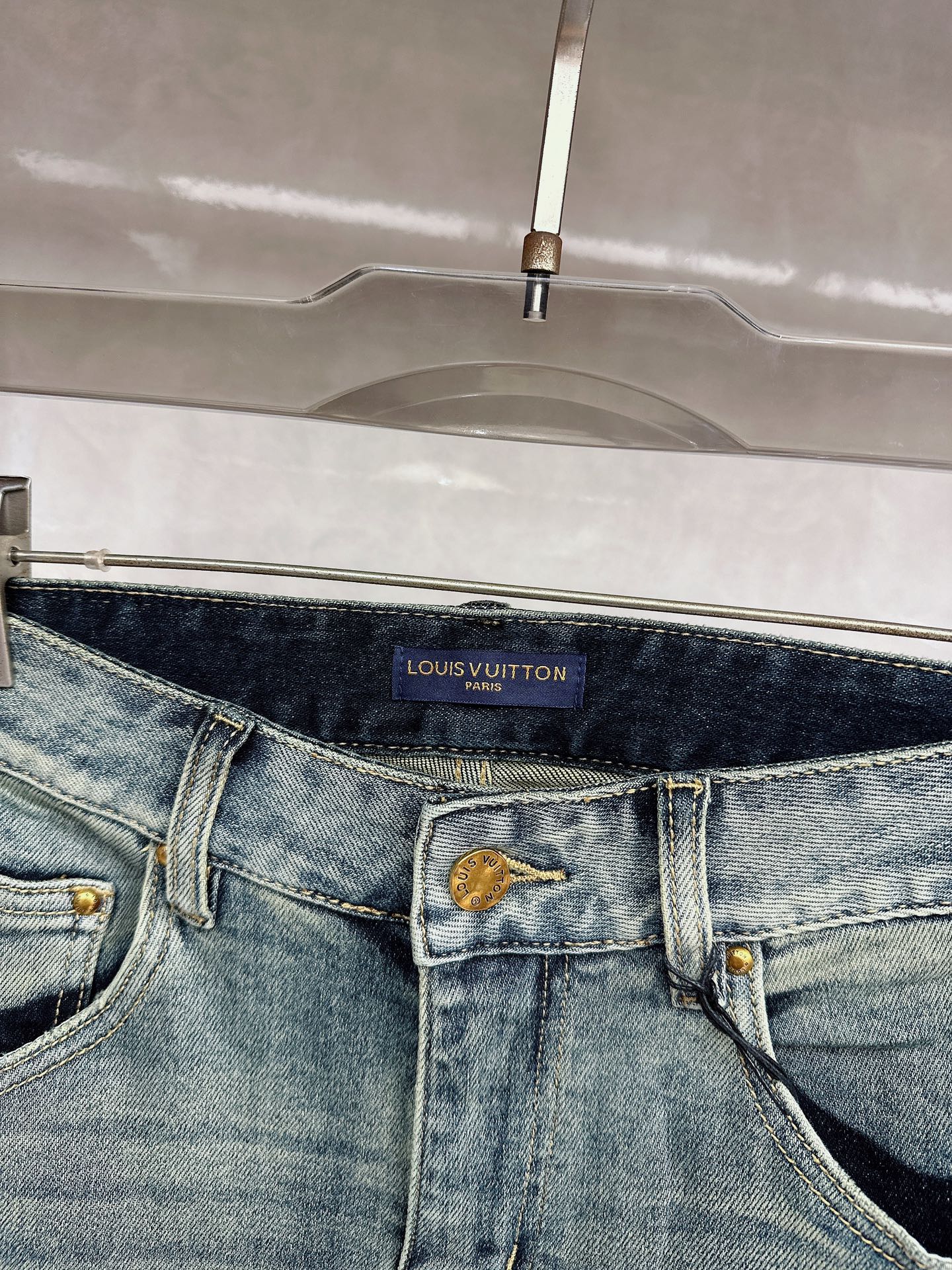 LV 春夏🔥🔥新款现货上市，原单爆款牛仔裤👖超级定制款，原版五金，超级重工工艺，版型超赞👍细节做工无可挑