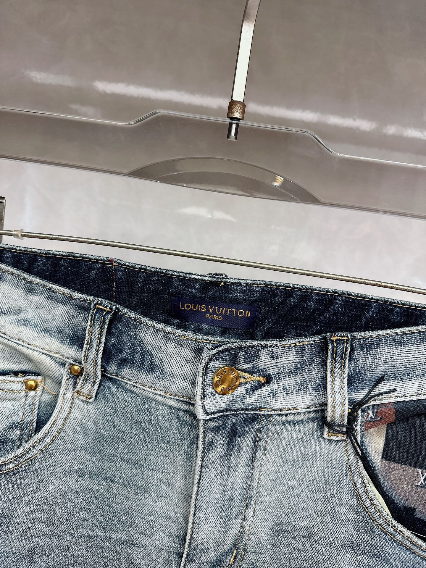 LV 春夏🔥🔥新款现货上市，原单爆款牛仔裤👖超级定制款，原版五金，超级重工工艺，版型超赞👍细节做工无可挑