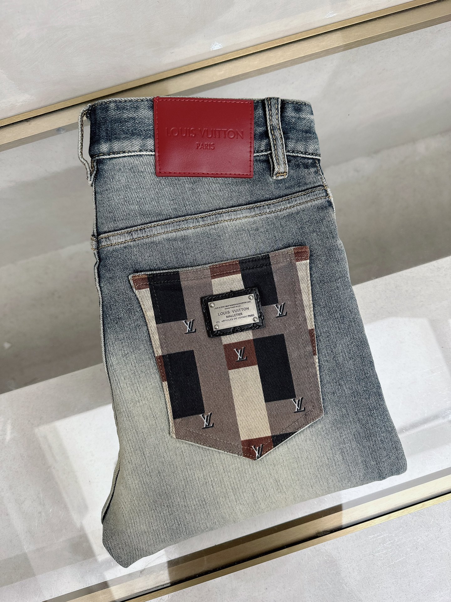 LV 春夏🔥🔥新款现货上市，原单爆款牛仔裤👖超级定制款，原版五金，超级重工工艺，版型超赞👍细节做工无可挑