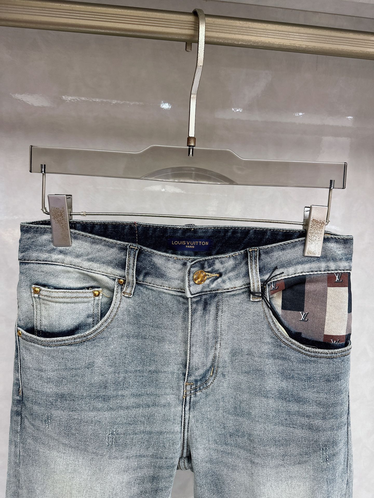LV 春夏🔥🔥新款现货上市，原单爆款牛仔裤👖超级定制款，原版五金，超级重工工艺，版型超赞👍细节做工无可挑
