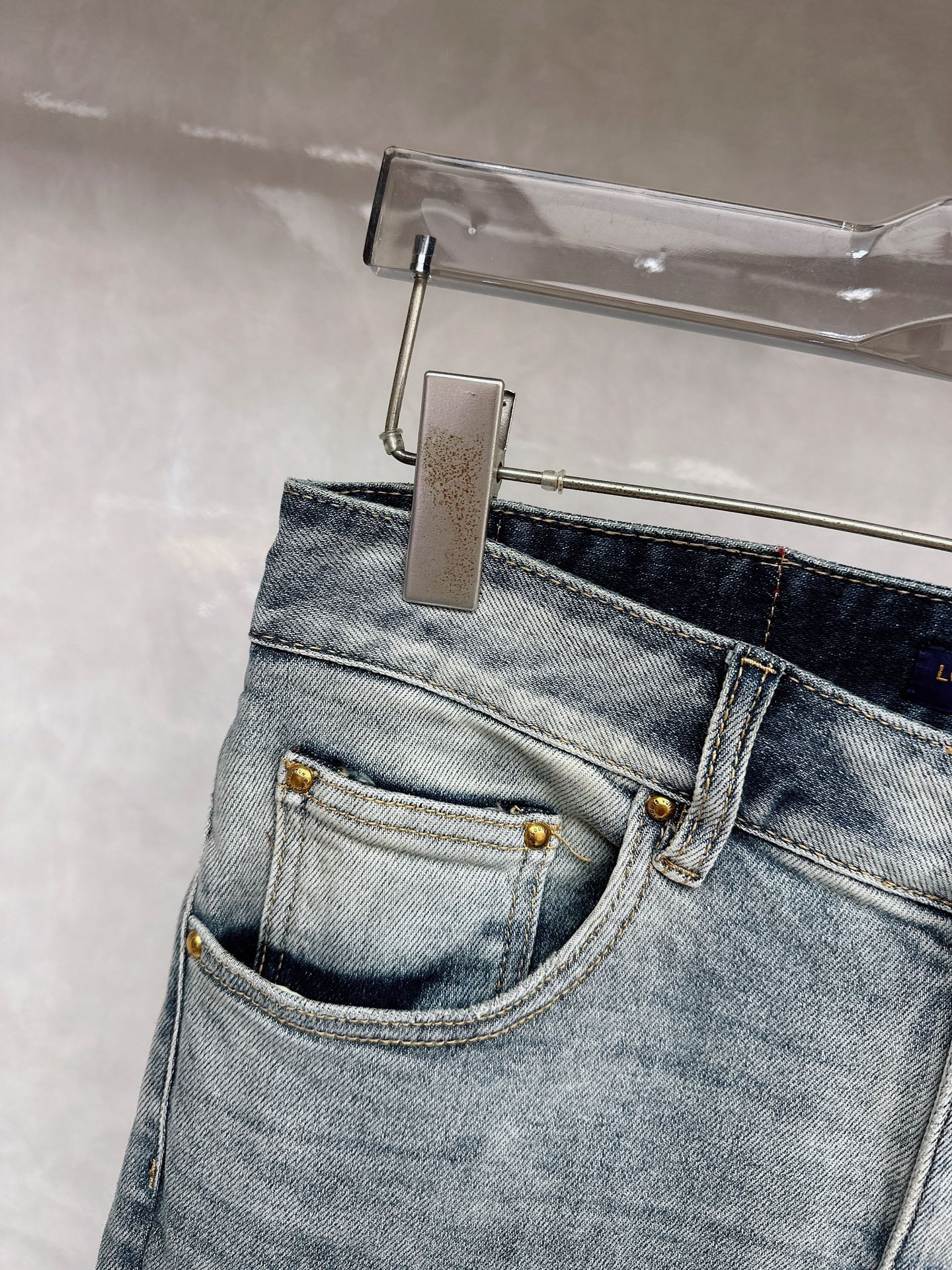 LV 春夏🔥🔥新款现货上市，原单爆款牛仔裤👖超级定制款，原版五金，超级重工工艺，版型超赞👍细节做工无可挑