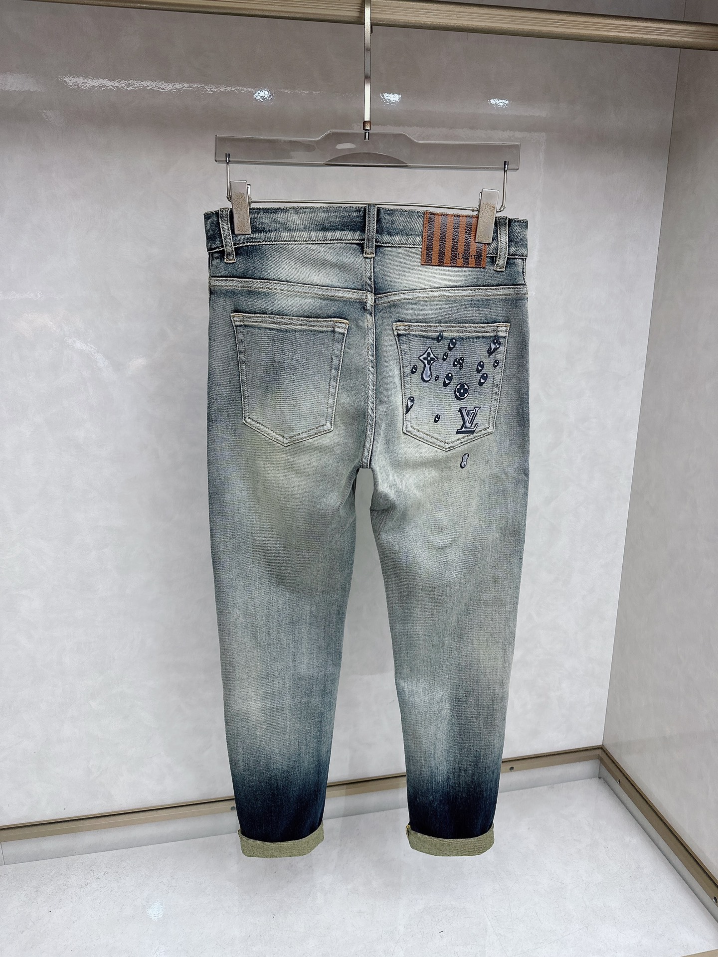 LV 春夏🔥🔥新款现货上市，原单爆款牛仔裤👖超级定制款，原版五金，超级重工工艺，版型超赞👍细节做工无可挑