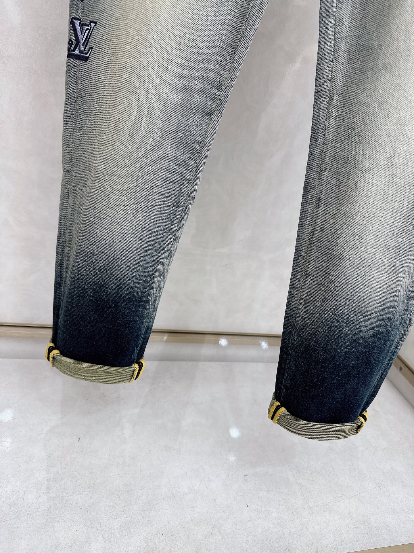 LV 春夏🔥🔥新款现货上市，原单爆款牛仔裤👖超级定制款，原版五金，超级重工工艺，版型超赞👍细节做工无可挑