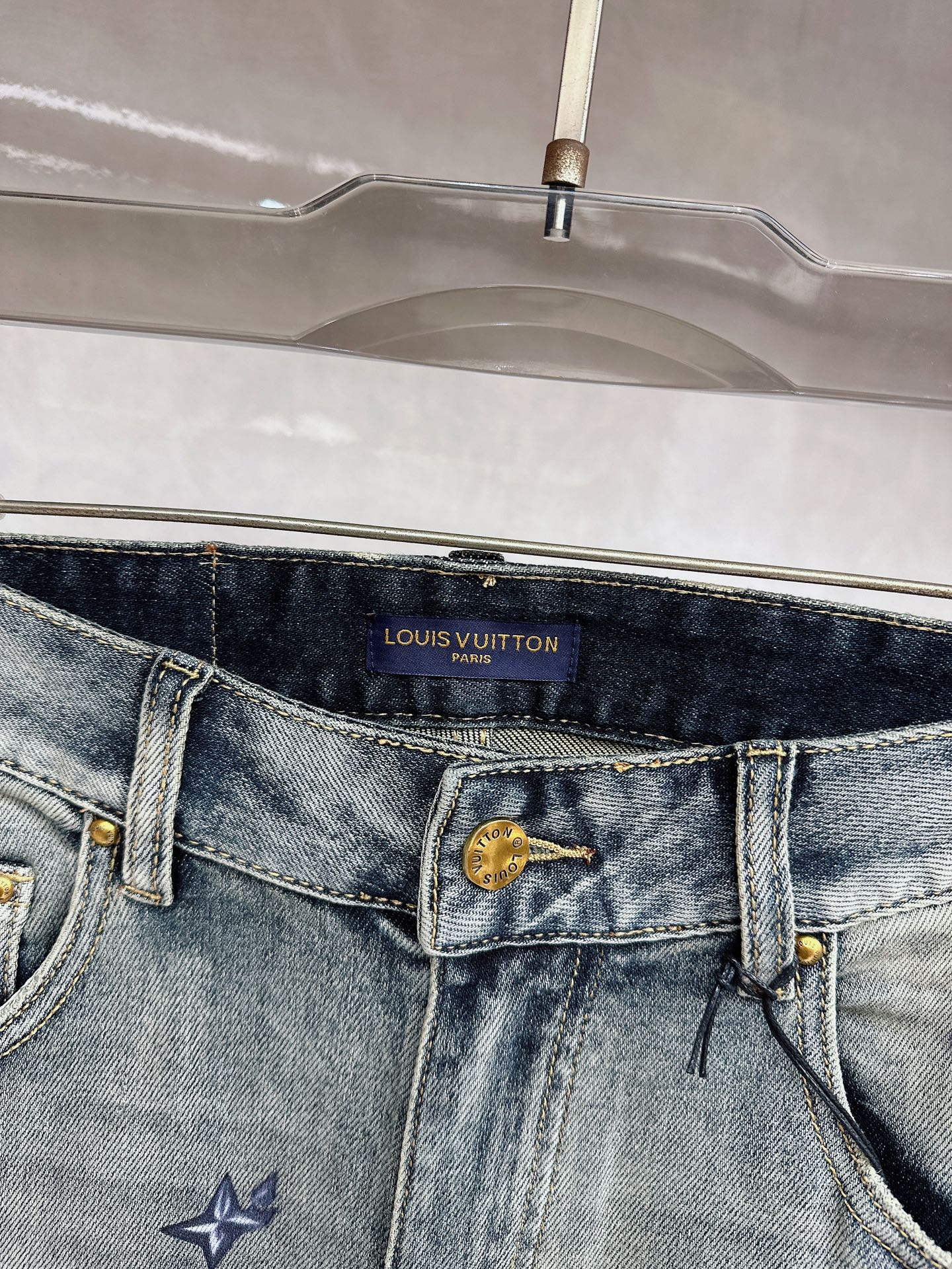 LV 春夏🔥🔥新款现货上市，原单爆款牛仔裤👖超级定制款，原版五金，超级重工工艺，版型超赞👍细节做工无可挑