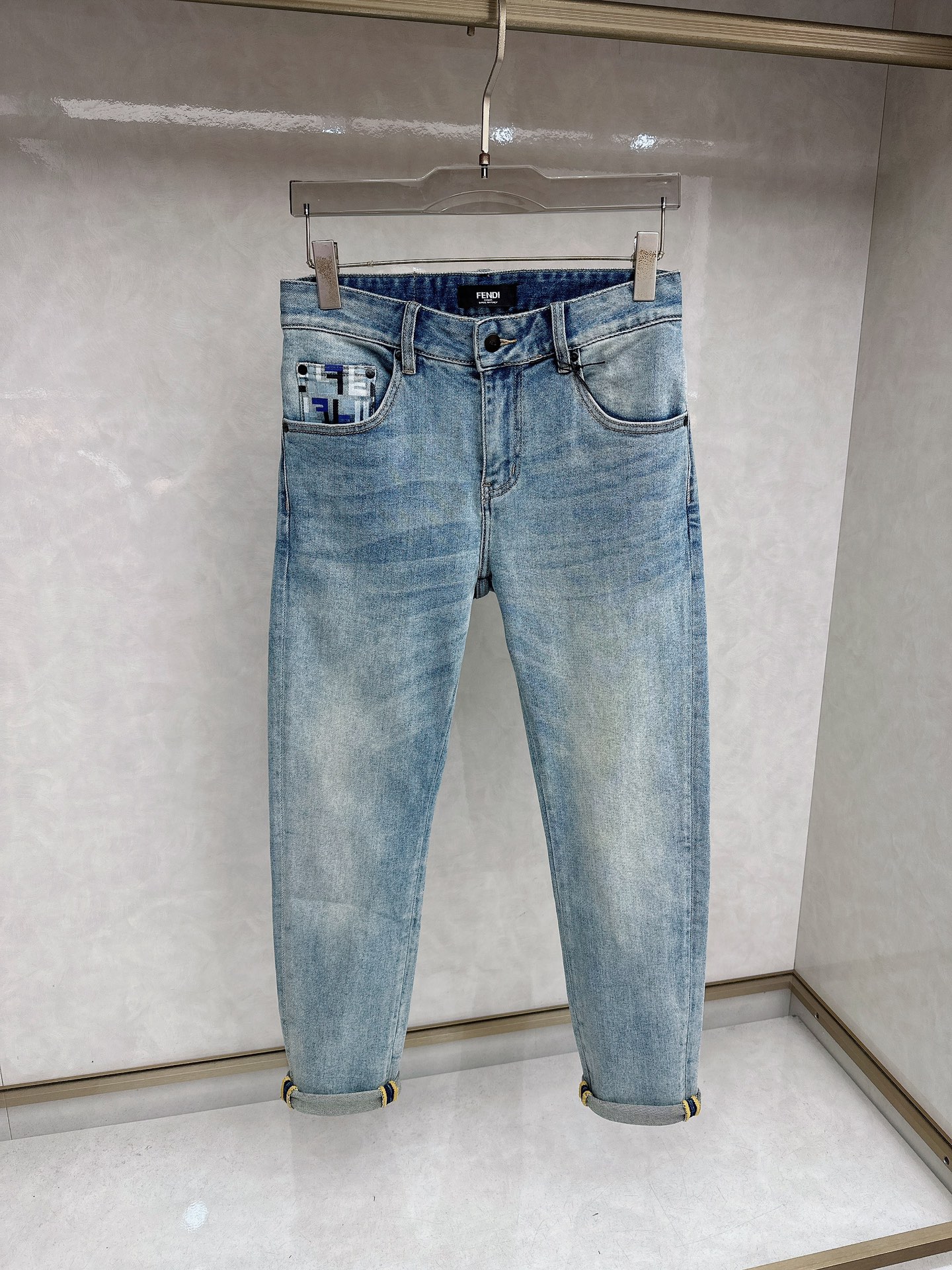 芬迪 春夏🔥🔥新款现货上市，原单爆款牛仔裤👖超级定制款，原版五金，超级重工工艺，版型超赞👍细节做工无可挑