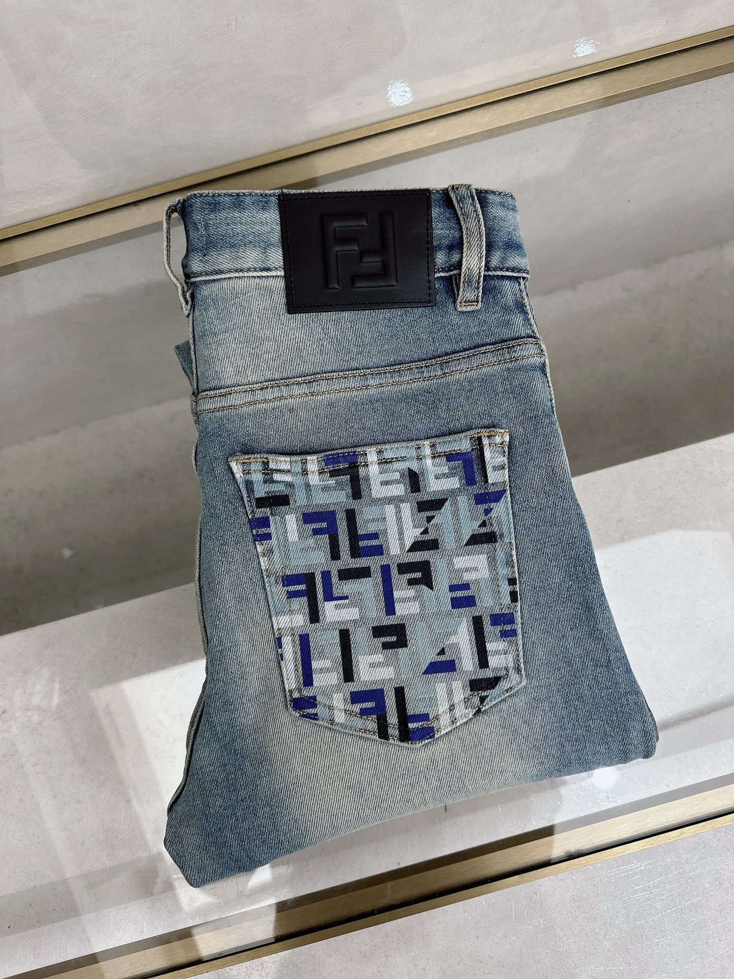 芬迪 春夏🔥🔥新款现货上市，原单爆款牛仔裤👖超级定制款，原版五金，超级重工工艺，版型超赞👍细节做工无可挑