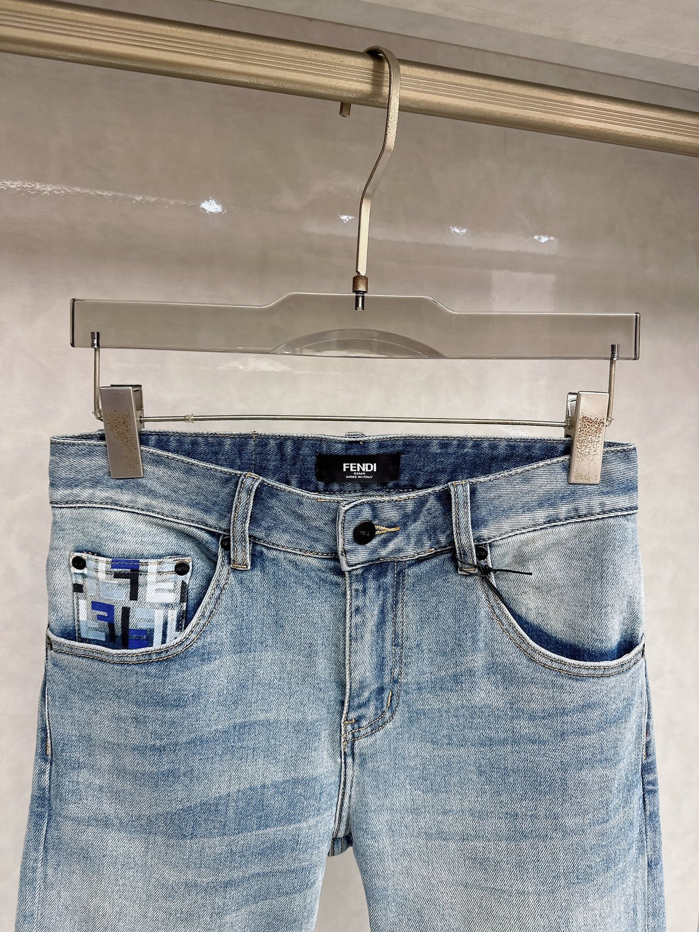 芬迪 春夏🔥🔥新款现货上市，原单爆款牛仔裤👖超级定制款，原版五金，超级重工工艺，版型超赞👍细节做工无可挑