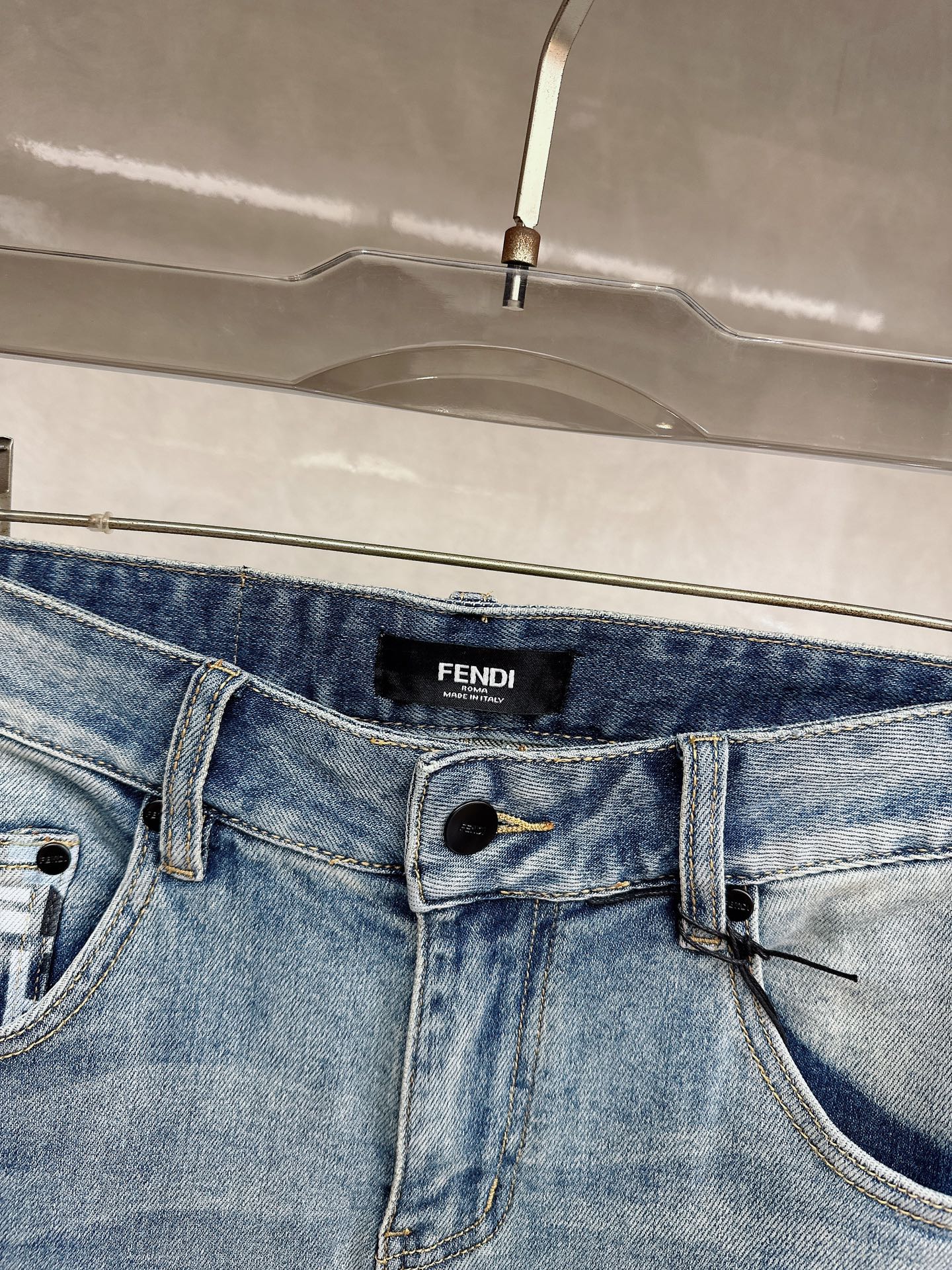 芬迪 春夏🔥🔥新款现货上市，原单爆款牛仔裤👖超级定制款，原版五金，超级重工工艺，版型超赞👍细节做工无可挑