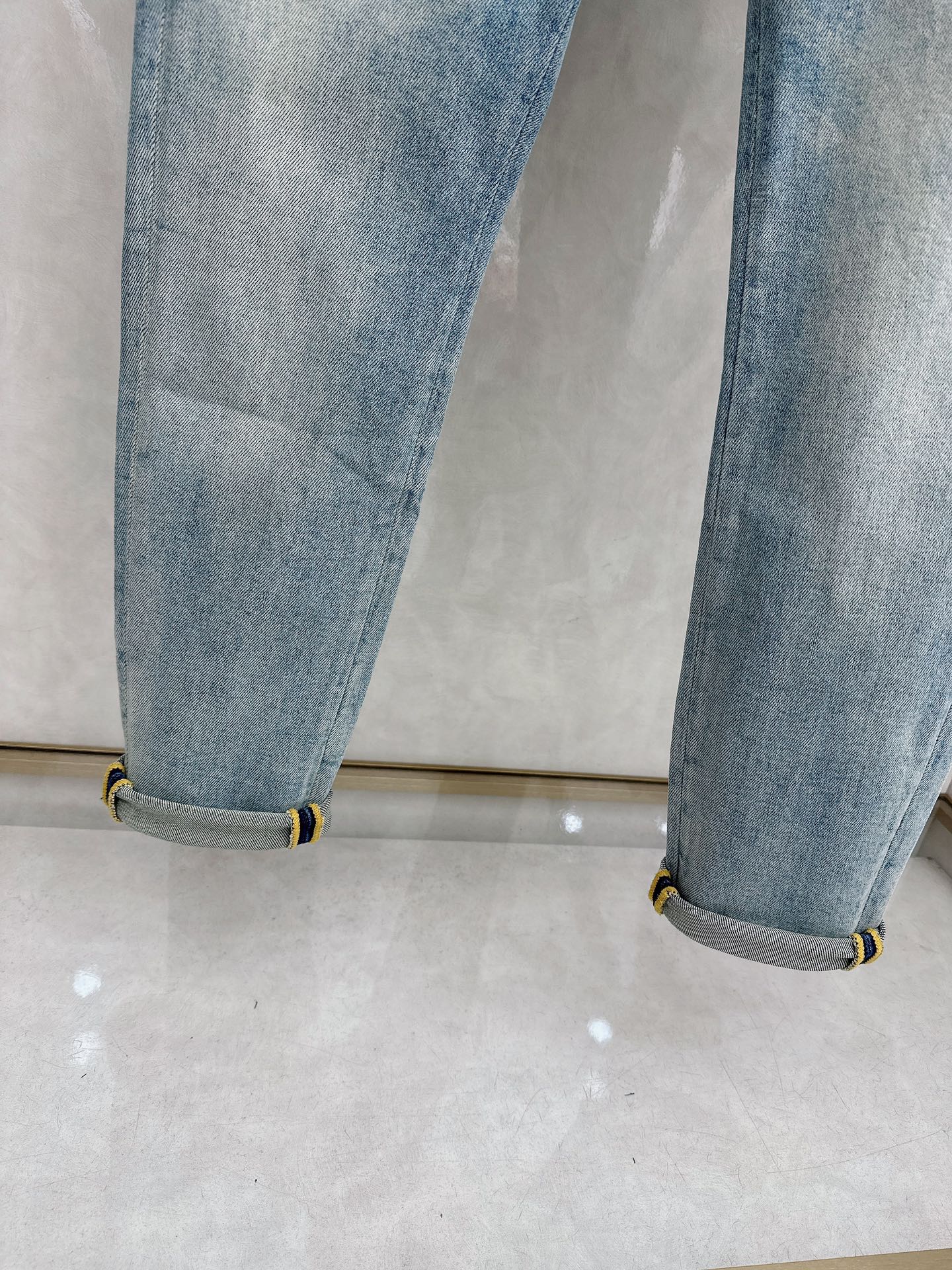 芬迪 春夏🔥🔥新款现货上市，原单爆款牛仔裤👖超级定制款，原版五金，超级重工工艺，版型超赞👍细节做工无可挑