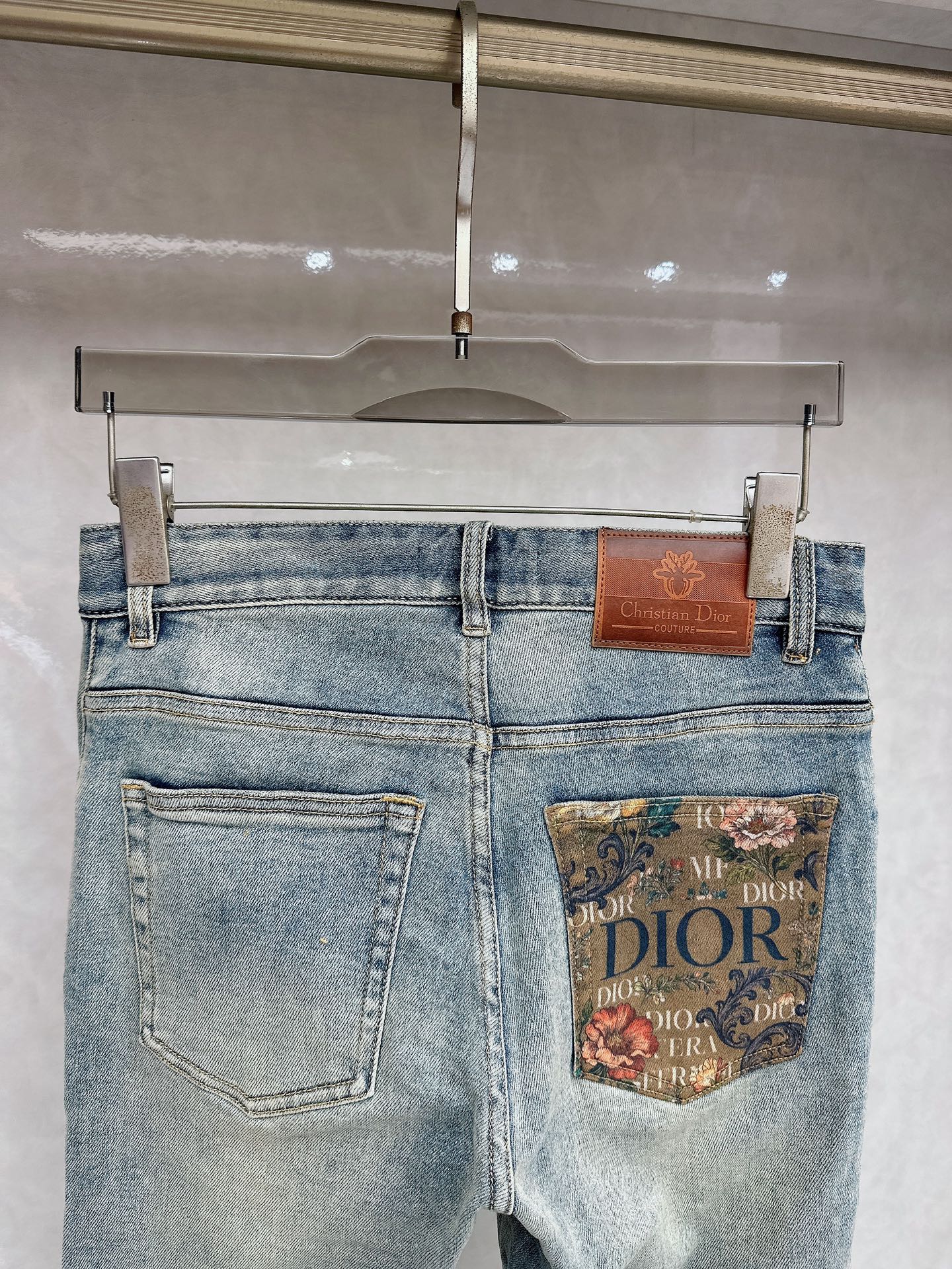 迪奥 春夏🔥🔥新款现货上市，原单爆款牛仔裤👖超级定制款，原版五金，超级重工工艺，版型超赞👍细节做工无可挑