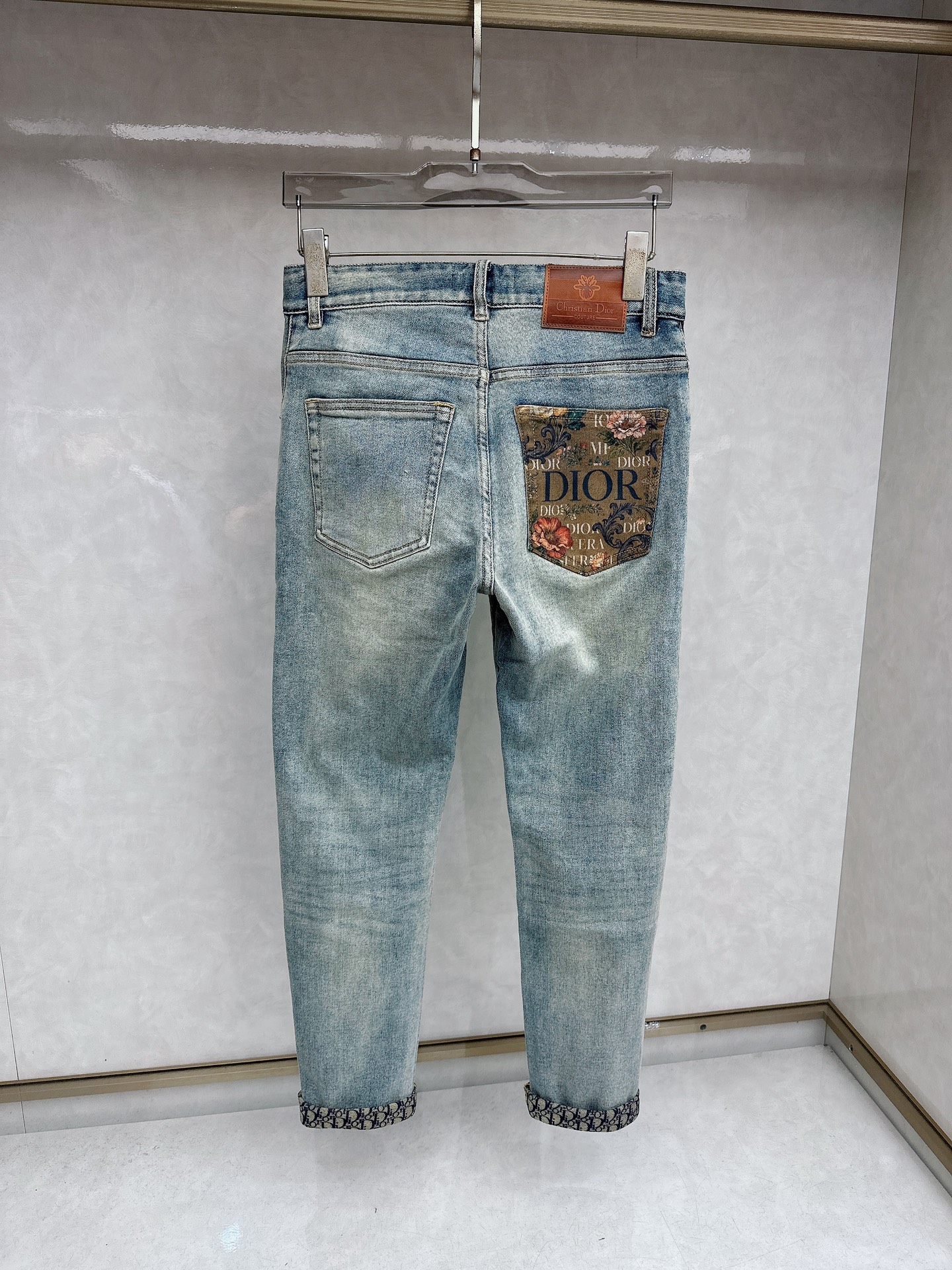 迪奥 春夏🔥🔥新款现货上市，原单爆款牛仔裤👖超级定制款，原版五金，超级重工工艺，版型超赞👍细节做工无可挑