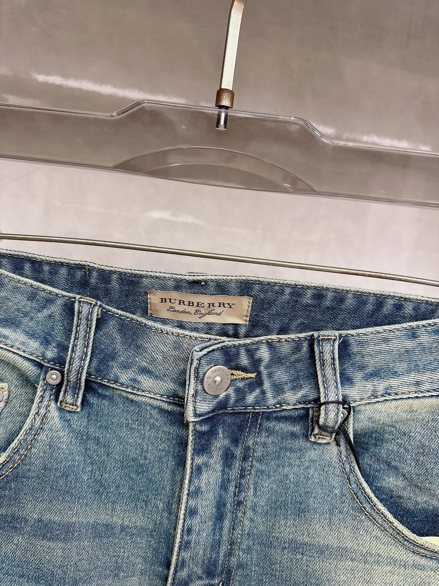 巴宝莉 春夏🔥🔥新款现货上市，原单爆款牛仔裤👖超级定制款，原版五金，超级重工工艺，版型超赞👍细节做工无可