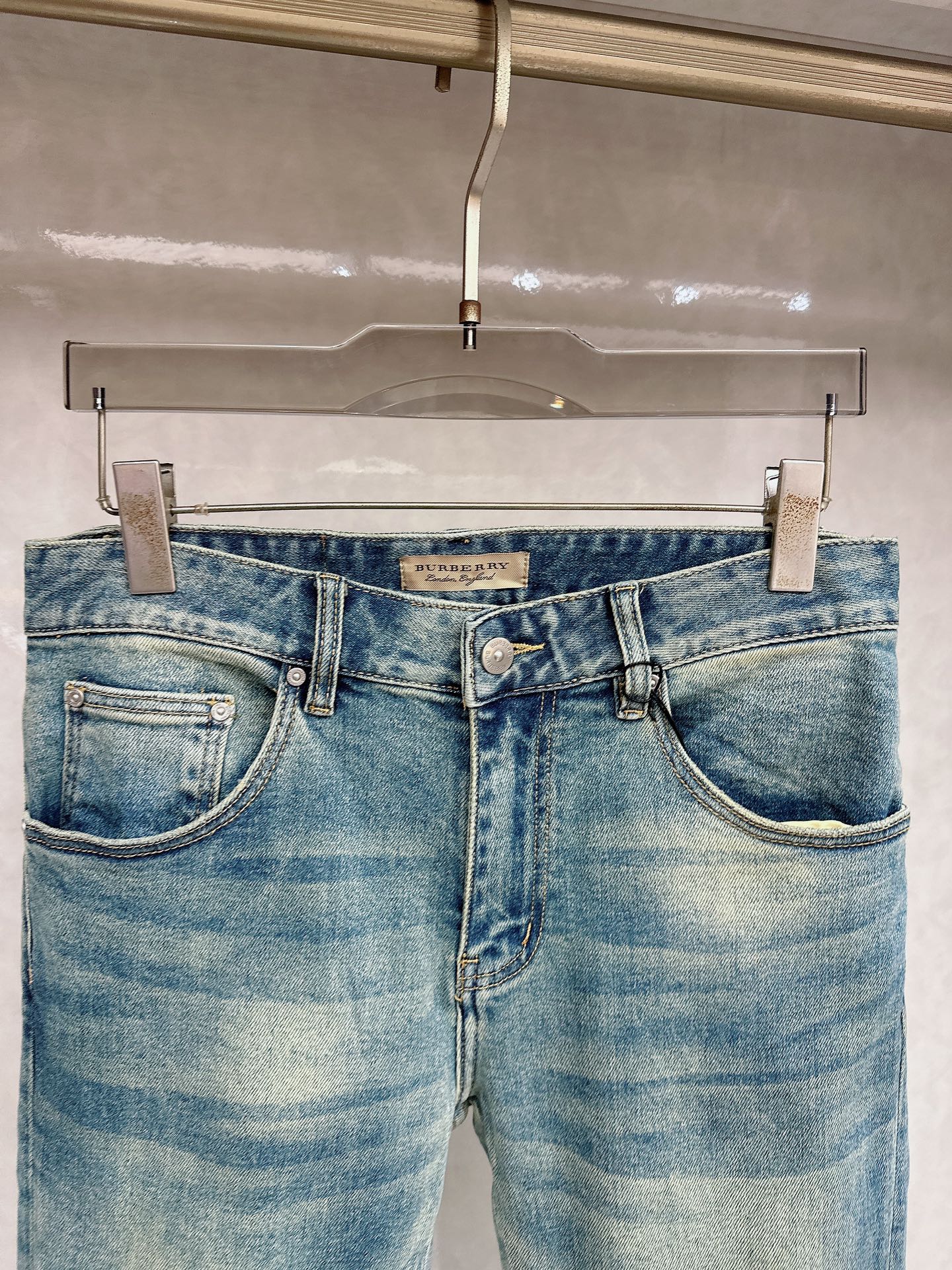 巴宝莉 春夏🔥🔥新款现货上市，原单爆款牛仔裤👖超级定制款，原版五金，超级重工工艺，版型超赞👍细节做工无可