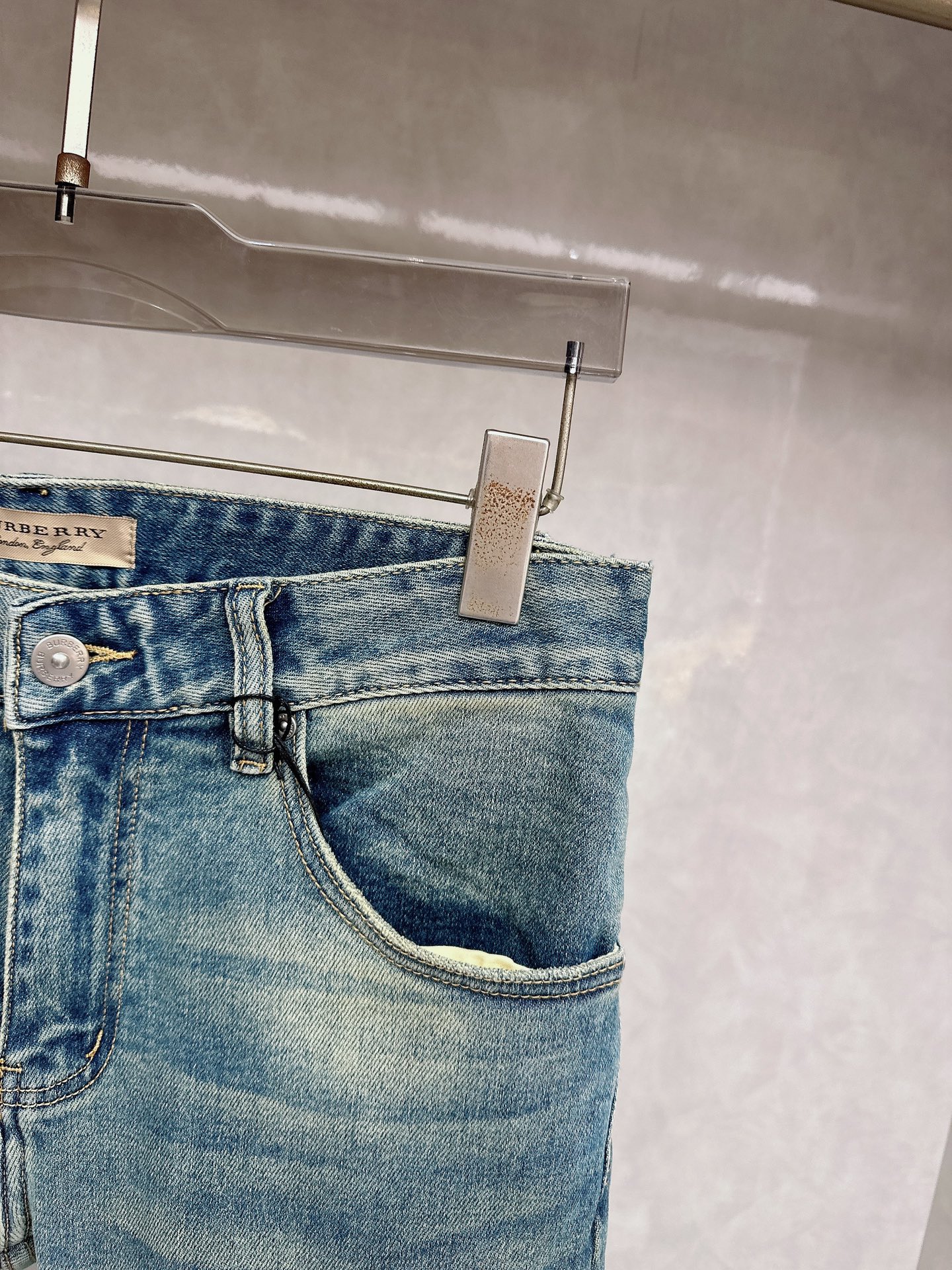 巴宝莉 春夏🔥🔥新款现货上市，原单爆款牛仔裤👖超级定制款，原版五金，超级重工工艺，版型超赞👍细节做工无可