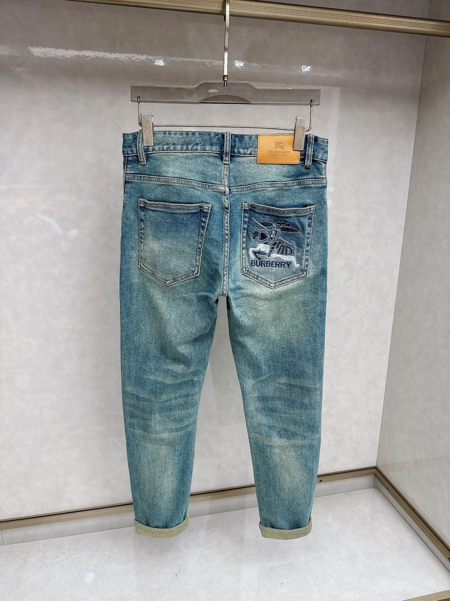 巴宝莉 春夏🔥🔥新款现货上市，原单爆款牛仔裤👖超级定制款，原版五金，超级重工工艺，版型超赞👍细节做工无可