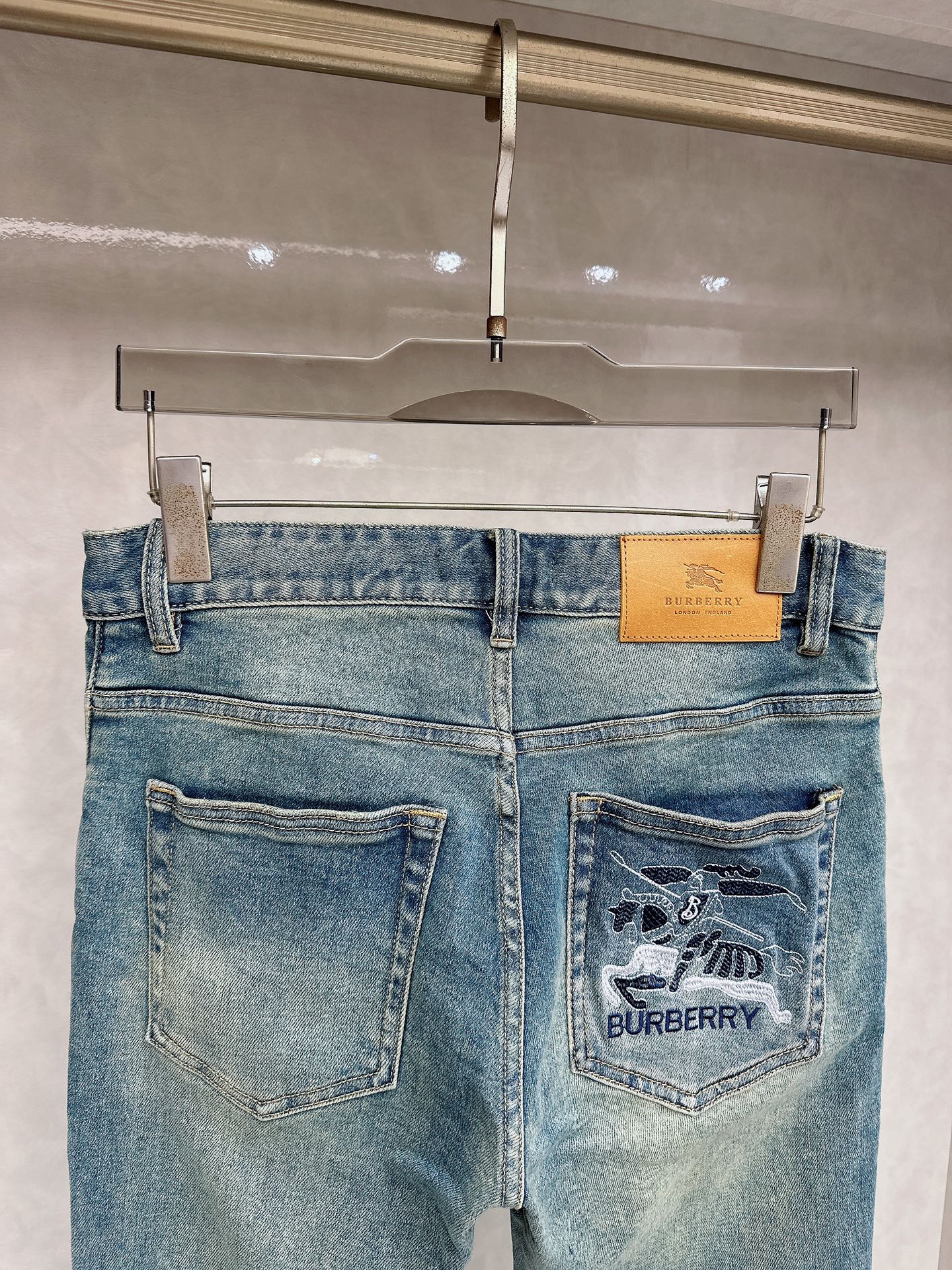 巴宝莉 春夏🔥🔥新款现货上市，原单爆款牛仔裤👖超级定制款，原版五金，超级重工工艺，版型超赞👍细节做工无可