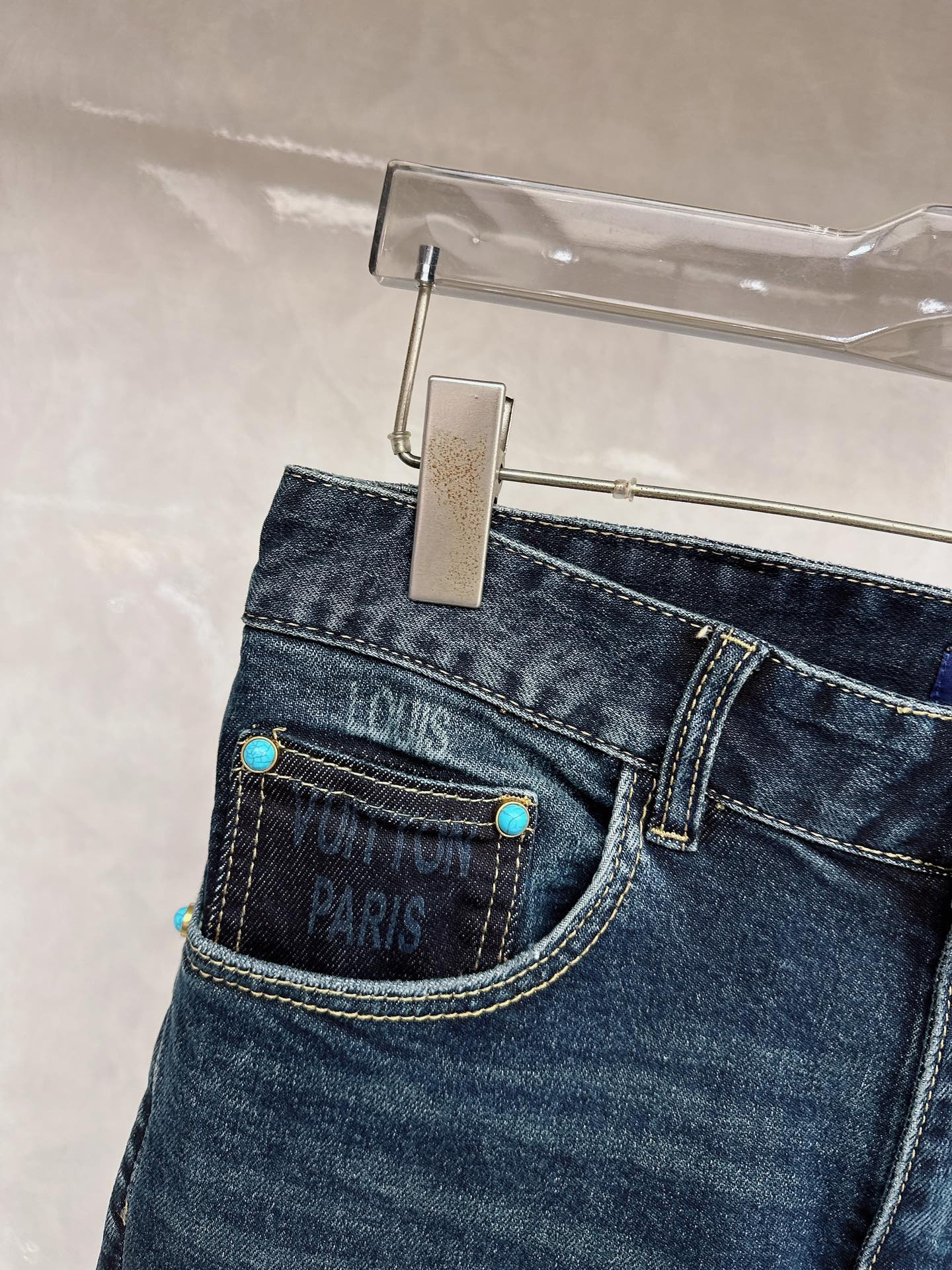 LV 春夏🔥🔥新款现货上市，原单爆款牛仔裤👖超级定制款，原版五金，超级重工工艺，版型超赞👍细节做工无可挑