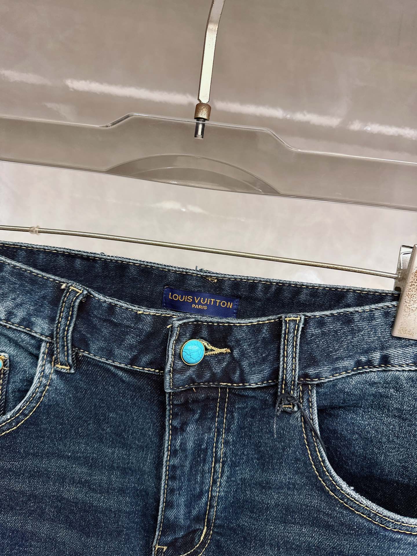 LV 春夏🔥🔥新款现货上市，原单爆款牛仔裤👖超级定制款，原版五金，超级重工工艺，版型超赞👍细节做工无可挑