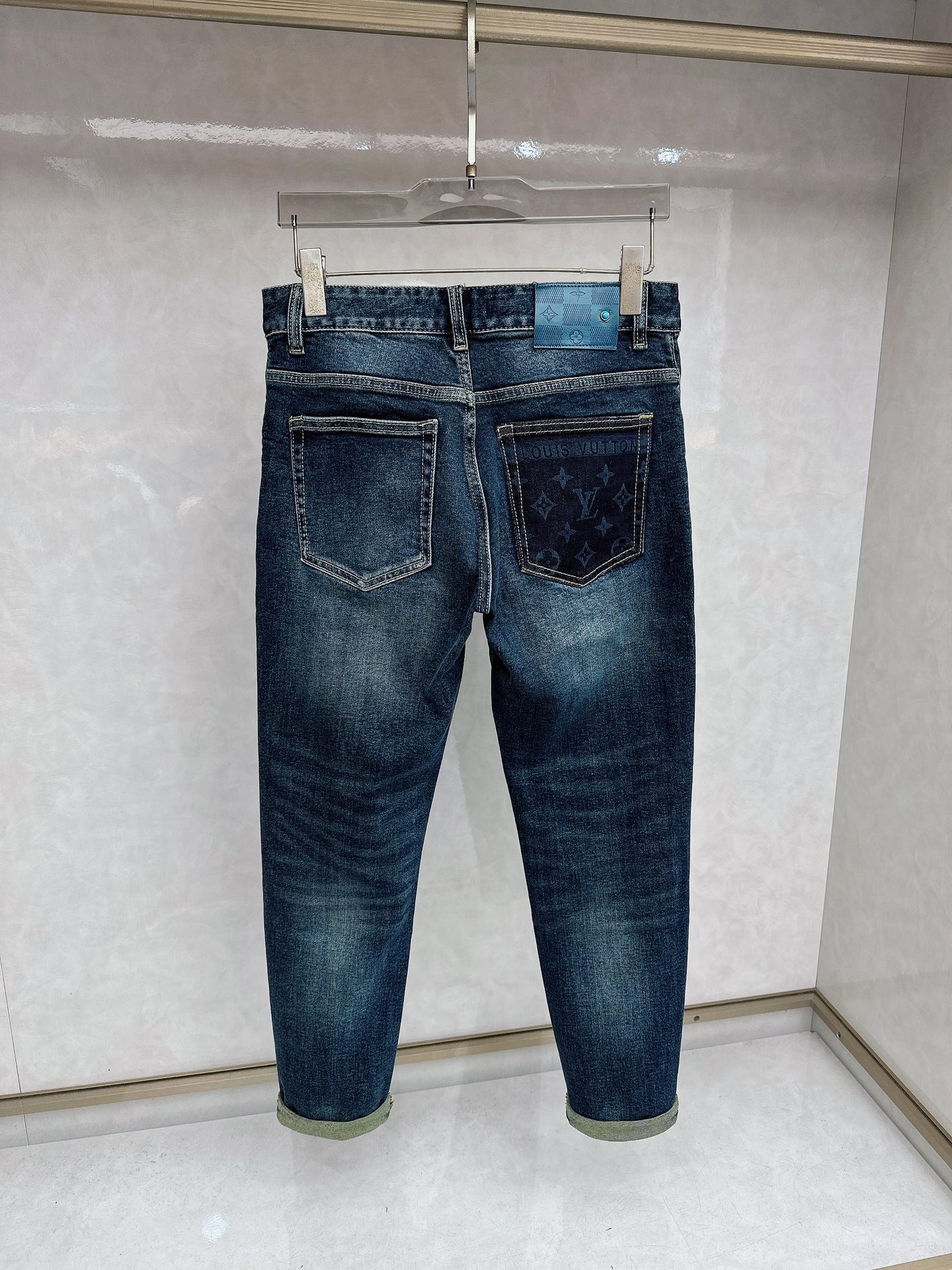 LV 春夏🔥🔥新款现货上市，原单爆款牛仔裤👖超级定制款，原版五金，超级重工工艺，版型超赞👍细节做工无可挑