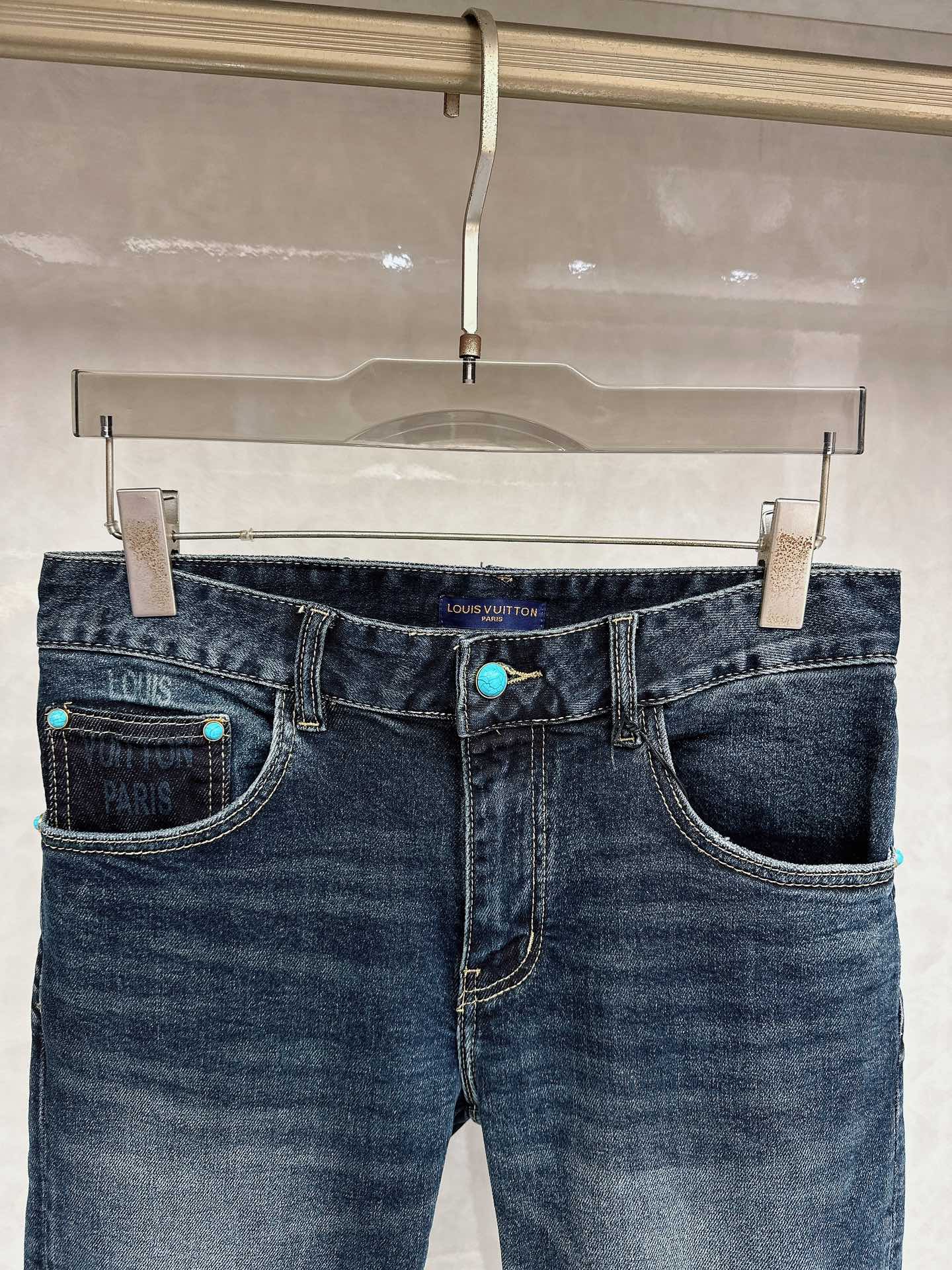 LV 春夏🔥🔥新款现货上市，原单爆款牛仔裤👖超级定制款，原版五金，超级重工工艺，版型超赞👍细节做工无可挑
