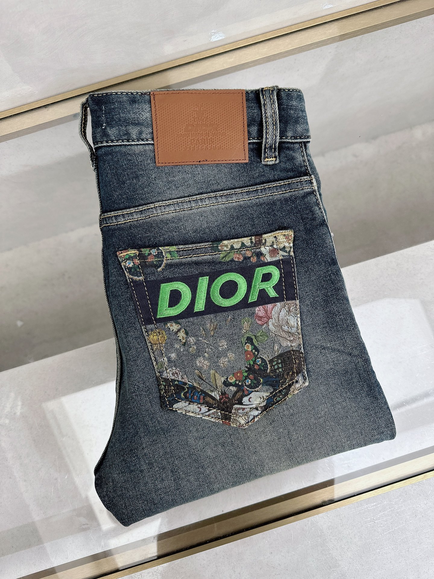 迪奥 春夏🔥🔥新款现货上市，原单爆款牛仔裤👖超级定制款，原版五金，超级重工工艺，版型超赞👍细节做工无可挑