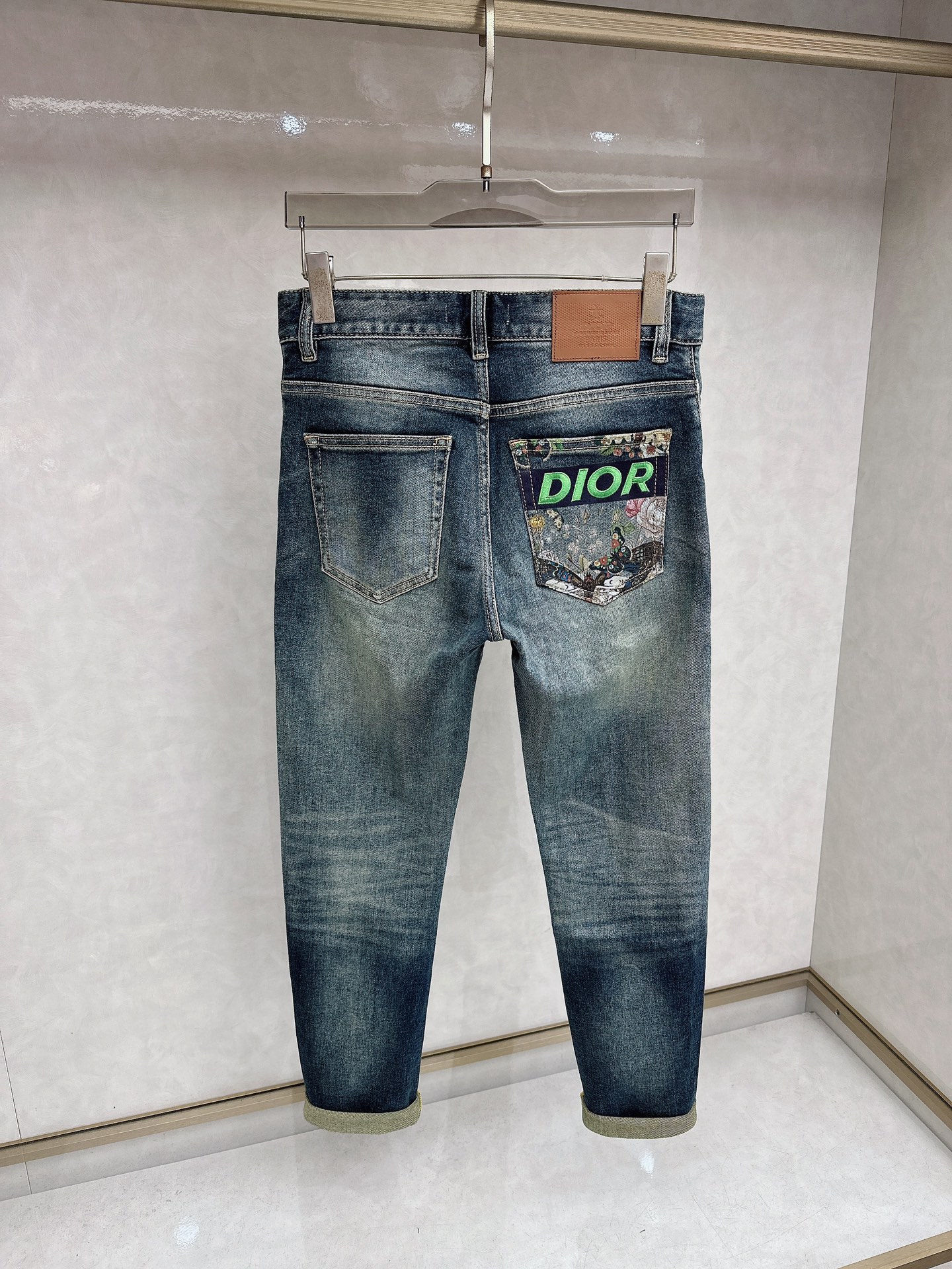 迪奥 春夏🔥🔥新款现货上市，原单爆款牛仔裤👖超级定制款，原版五金，超级重工工艺，版型超赞👍细节做工无可挑