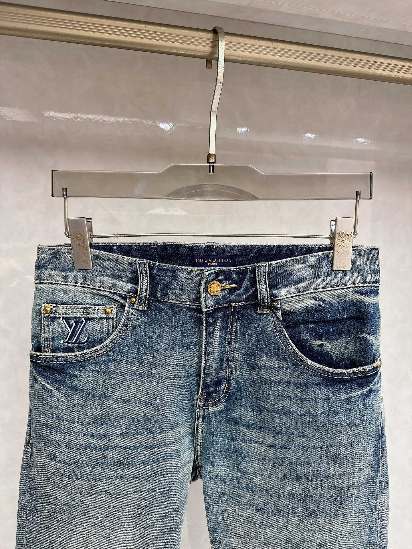 LV 春夏🔥🔥新款现货上市，原单爆款牛仔裤👖超级定制款，原版五金，超级重工工艺，版型超赞👍细节做工无可挑