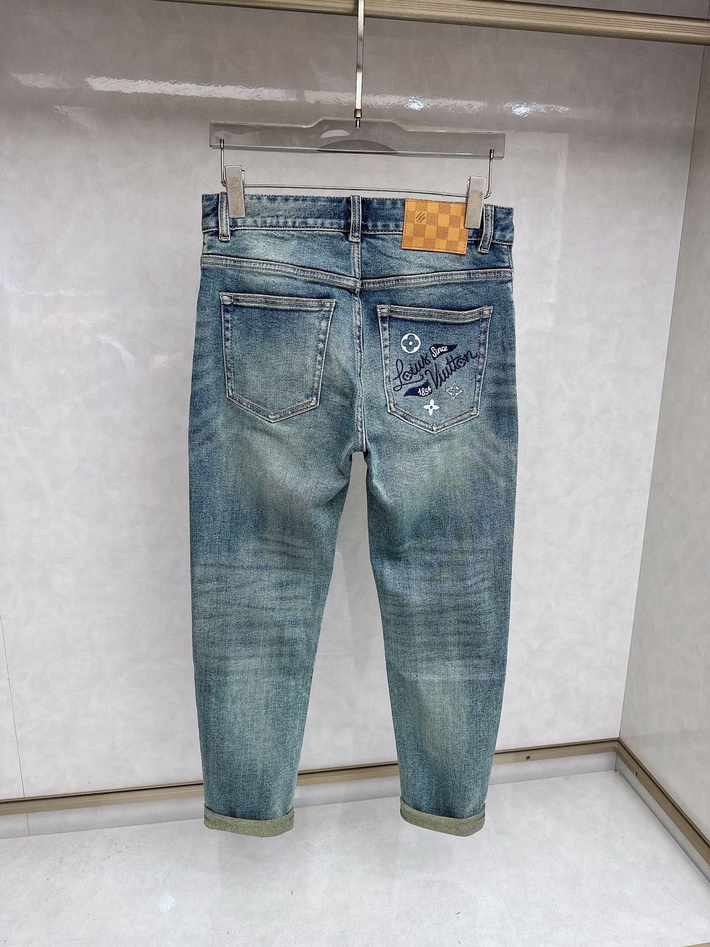 LV 春夏🔥🔥新款现货上市，原单爆款牛仔裤👖超级定制款，原版五金，超级重工工艺，版型超赞👍细节做工无可挑