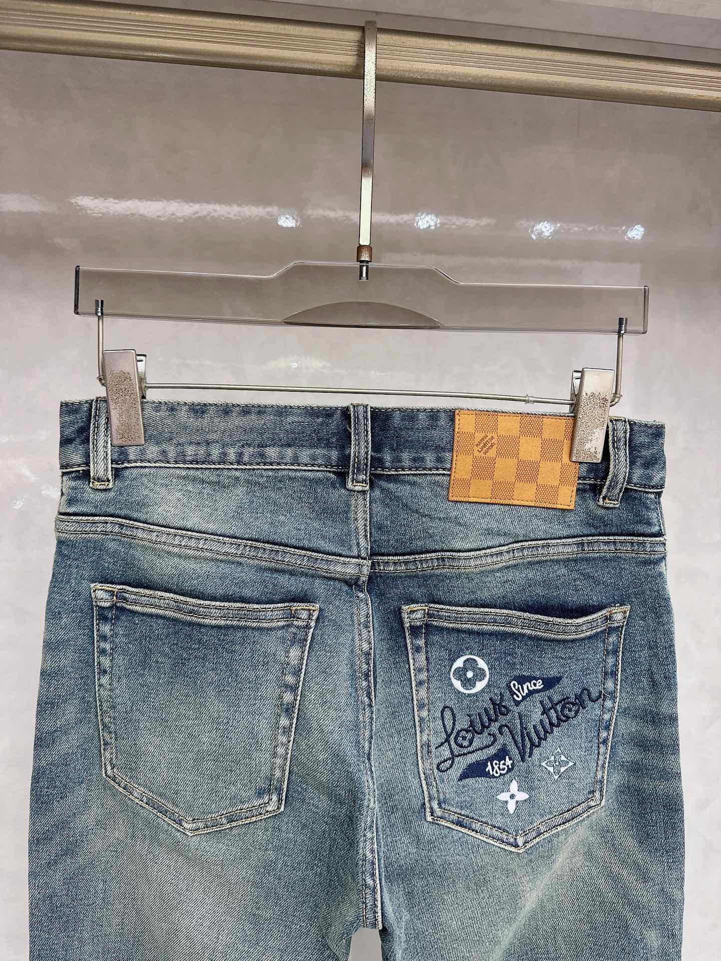 LV 春夏🔥🔥新款现货上市，原单爆款牛仔裤👖超级定制款，原版五金，超级重工工艺，版型超赞👍细节做工无可挑