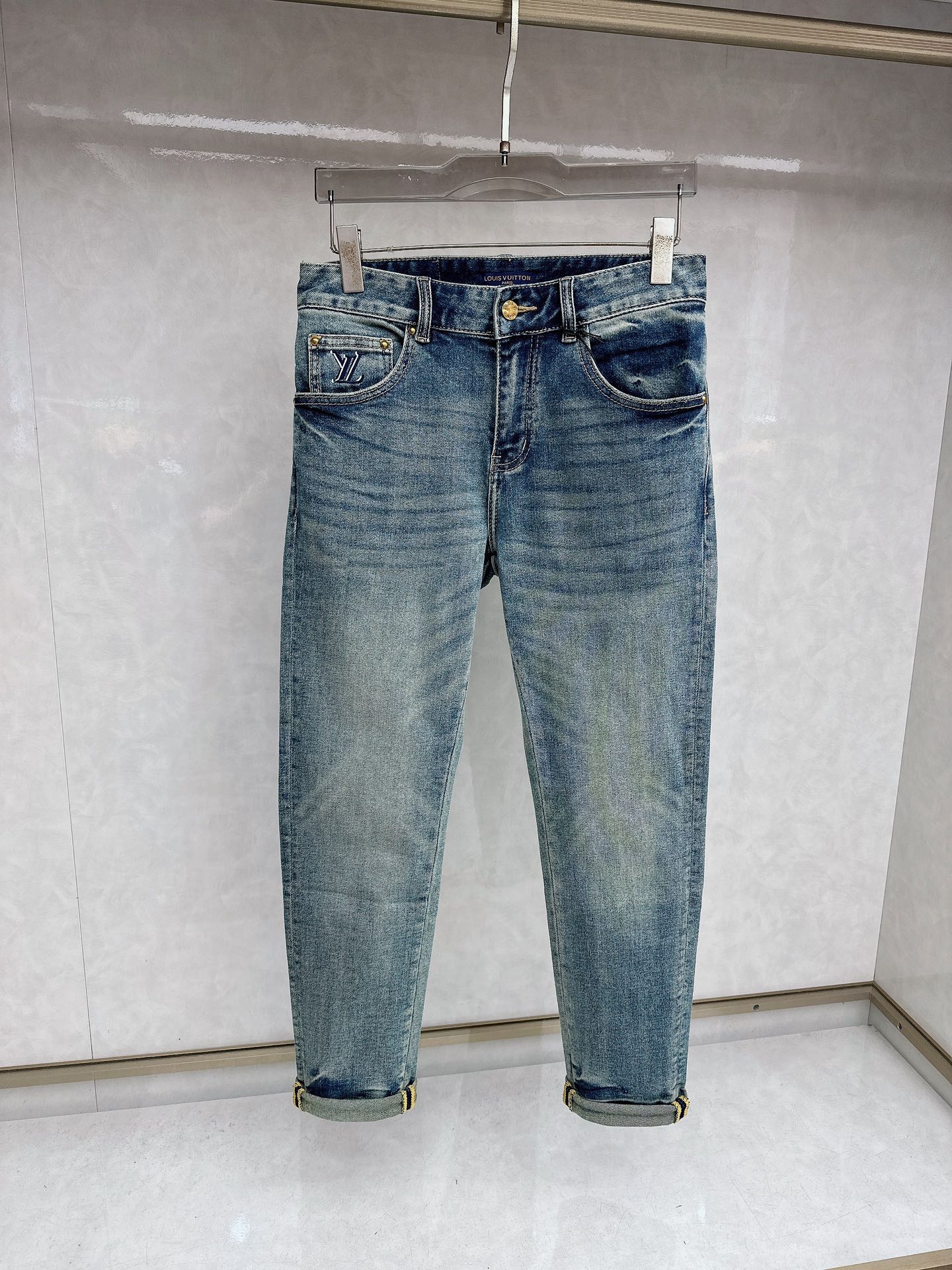 LV 春夏🔥🔥新款现货上市，原单爆款牛仔裤👖超级定制款，原版五金，超级重工工艺，版型超赞👍细节做工无可挑