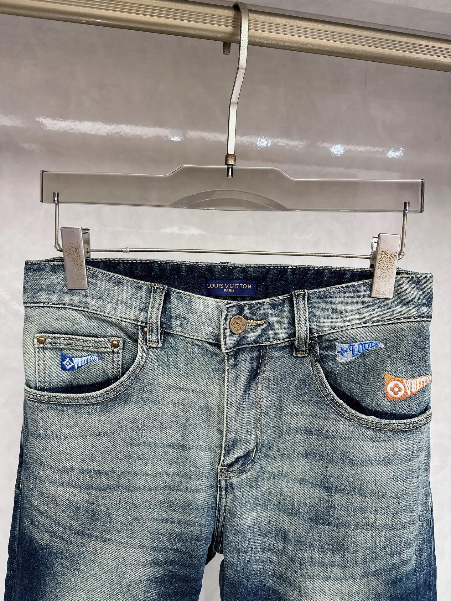 LV 春夏🔥🔥新款现货上市，原单爆款牛仔裤👖超级定制款，原版五金，超级重工工艺，版型超赞👍细节做工无可挑